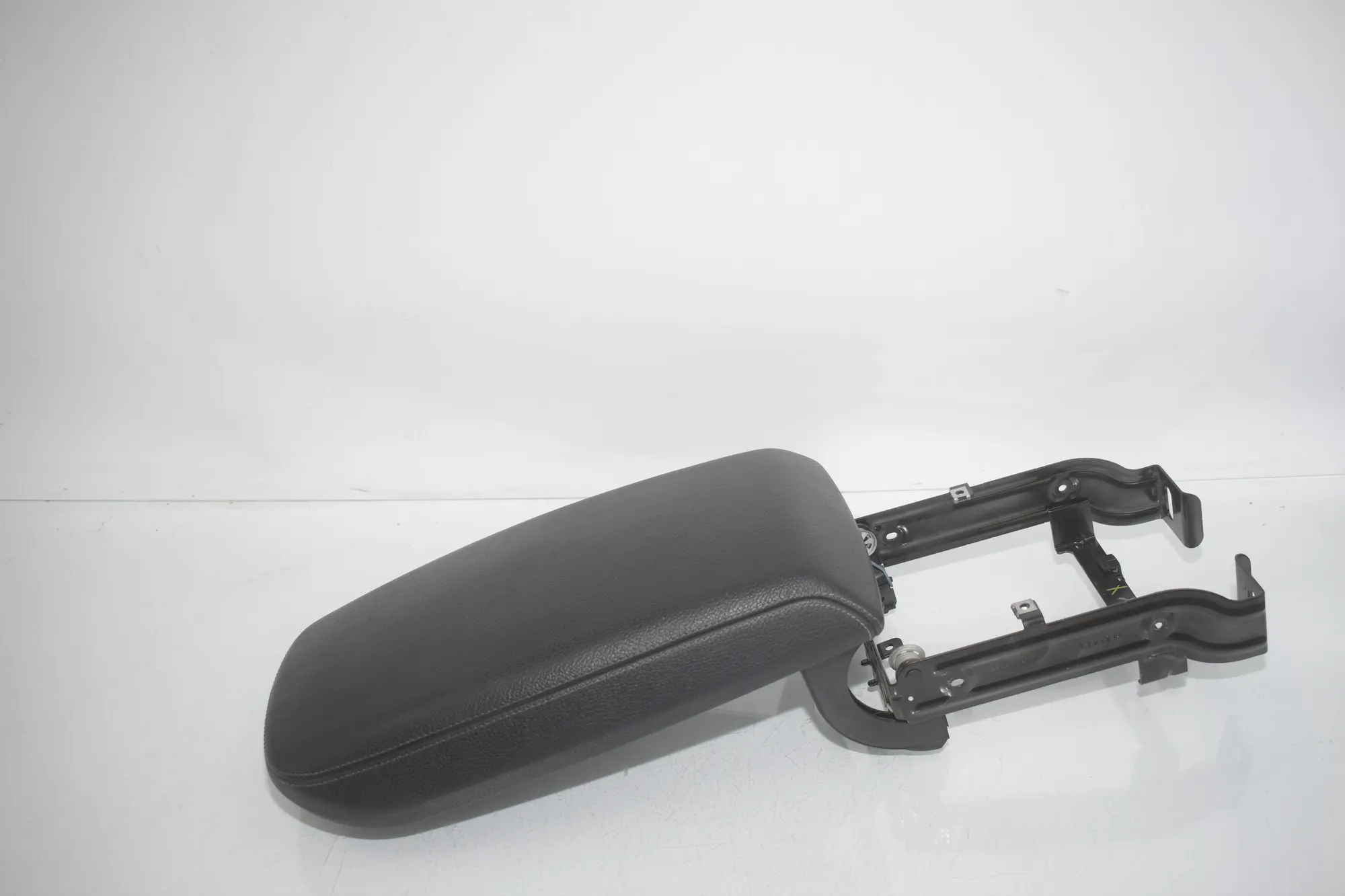 Armrest – OEM 9204247 · BMW X3 (F25) BMW X3 (F25) xDrive 30 d 2012 – 2