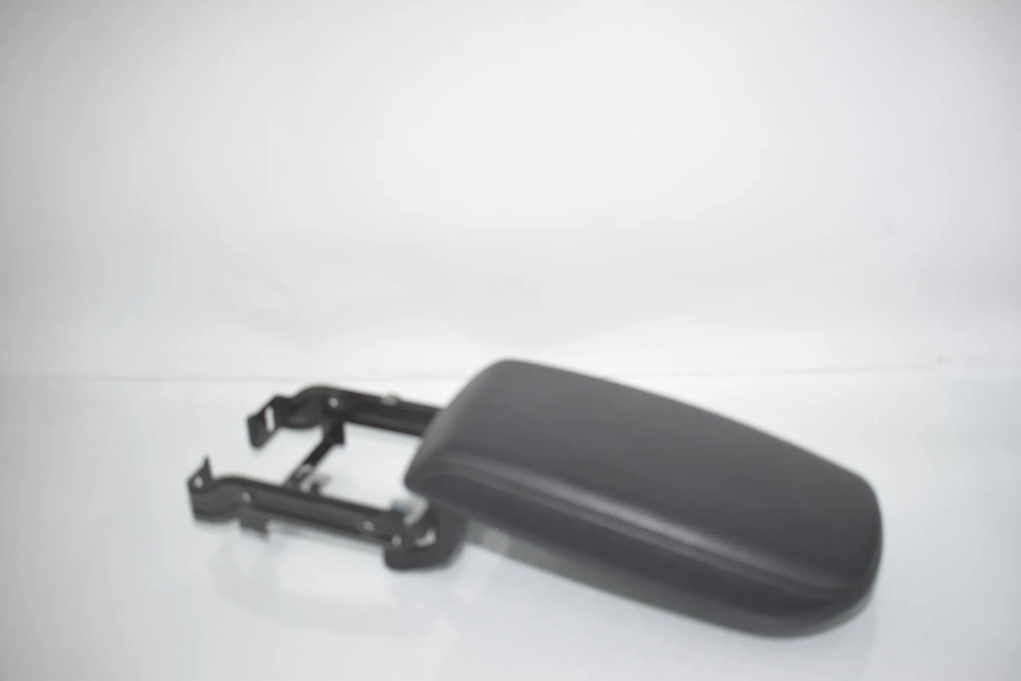 Armrest – OEM 9204247 · BMW X3 (F25) BMW X3 (F25) xDrive 30 d 2012 – 3