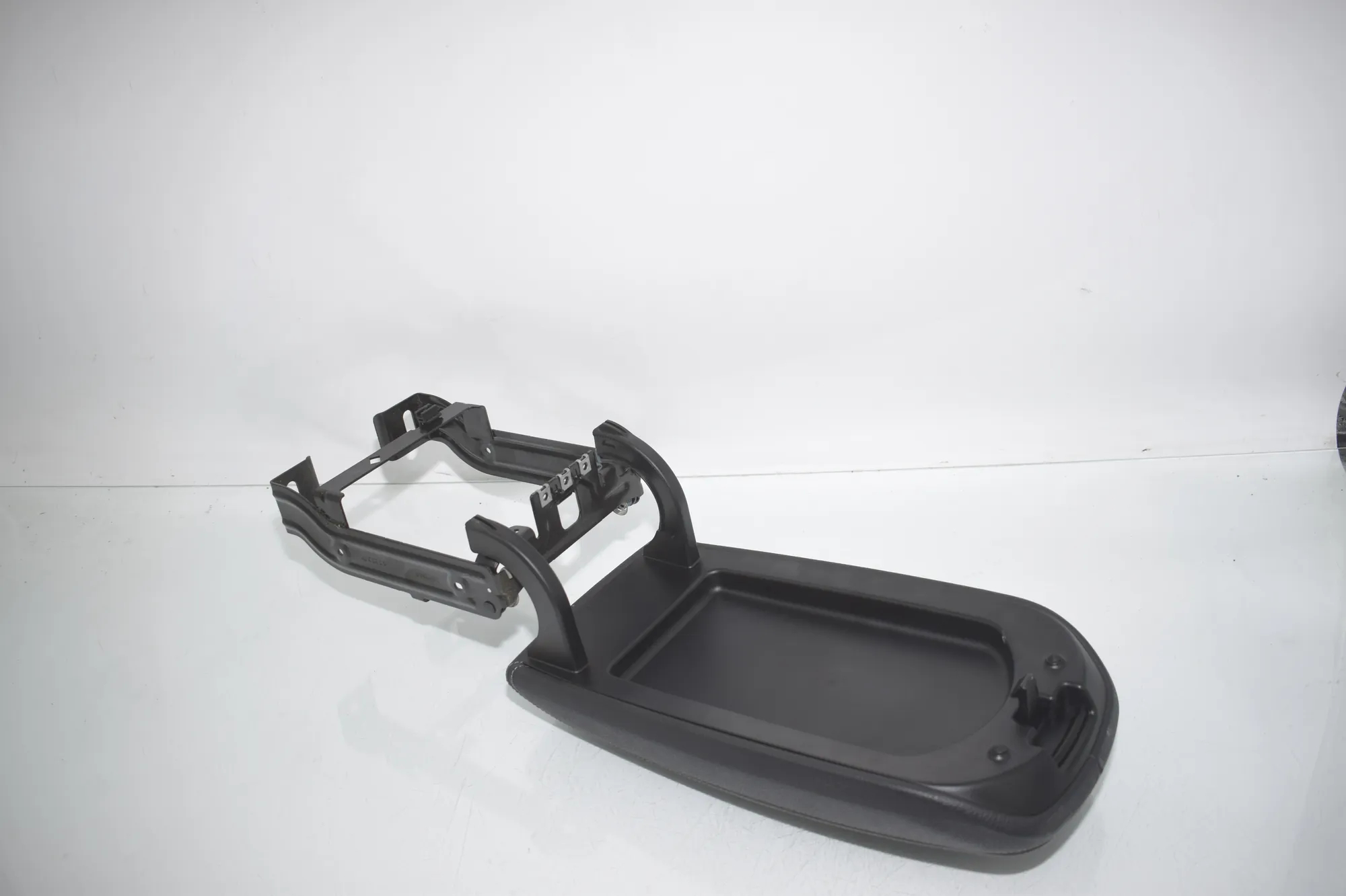 Armrest – OEM 9204247 · BMW X3 (F25) BMW X3 (F25) xDrive 30 d 2012 – 4