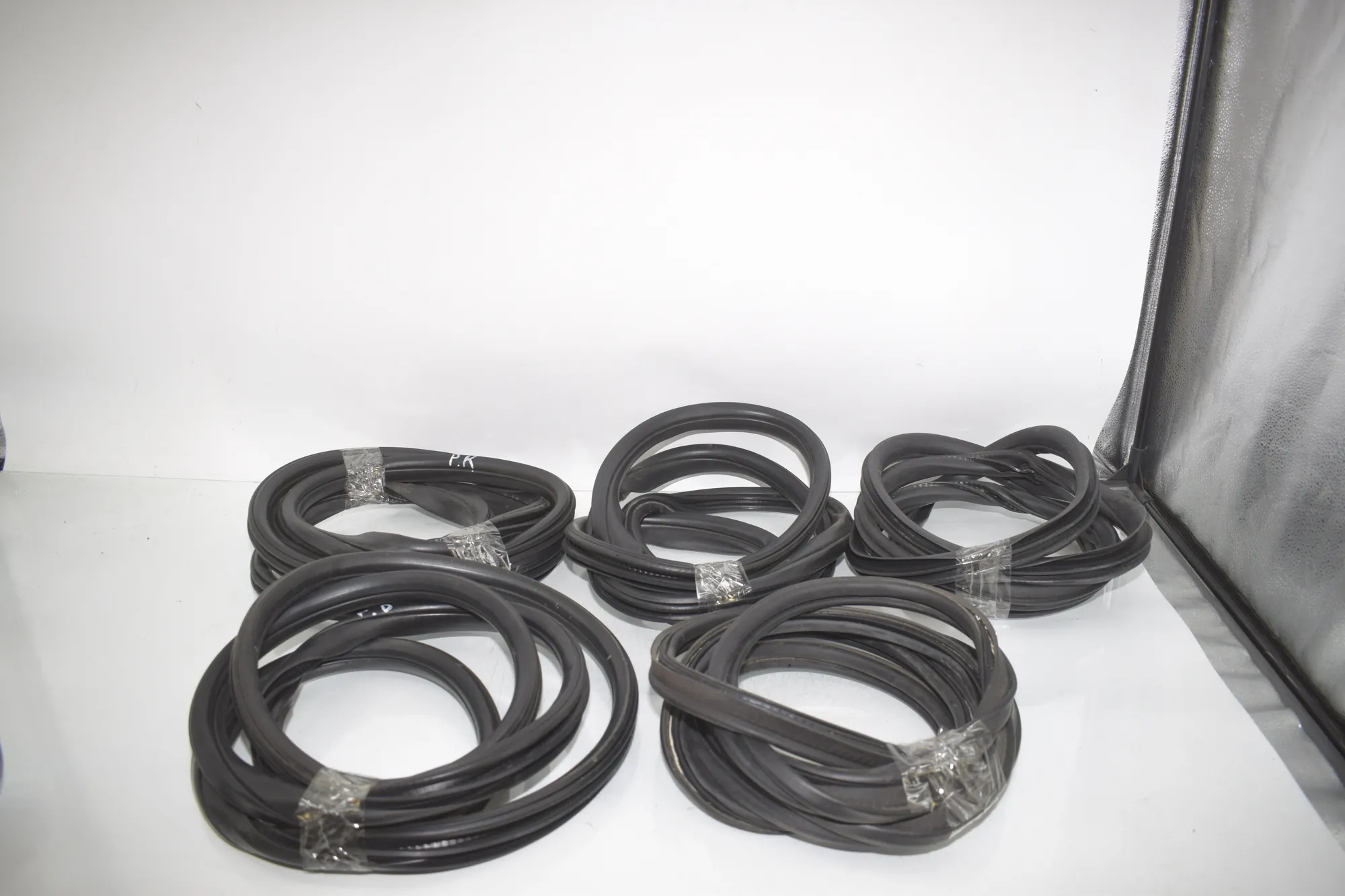 Front Right Door Seal Rubber – OEM 7300242 · BMW X3 (F25) BMW X3 (F25) xDrive 30 d 2012