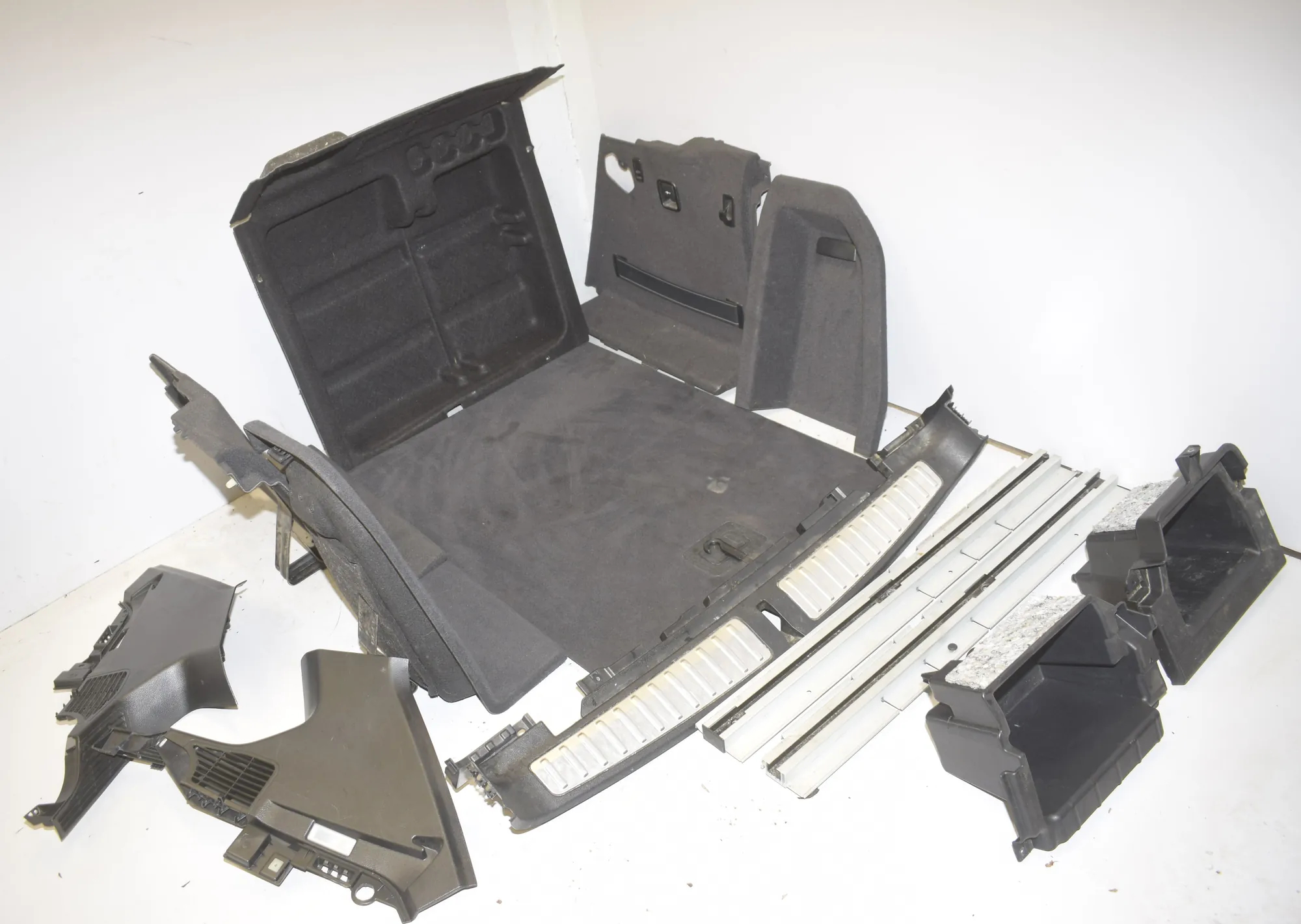 Trunk Trim Kit – OEM 6822794 · BMW X3 (F25) BMW X3 (F25) xDrive 30 d 2012 – 3