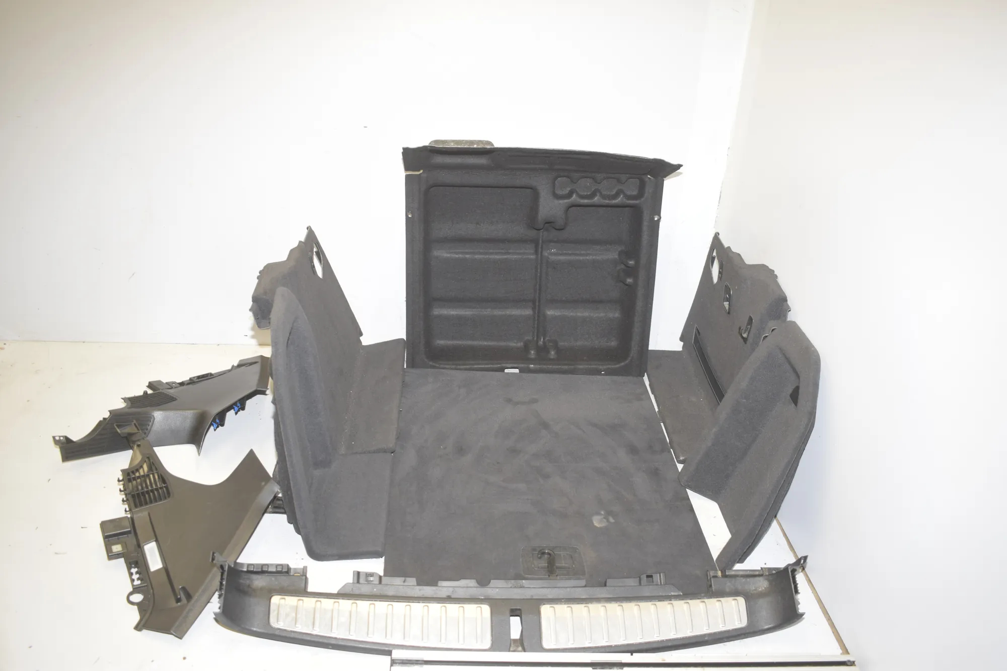 Trunk Trim Kit – OEM 6822794 · BMW X3 (F25) BMW X3 (F25) xDrive 30 d 2012 – 6