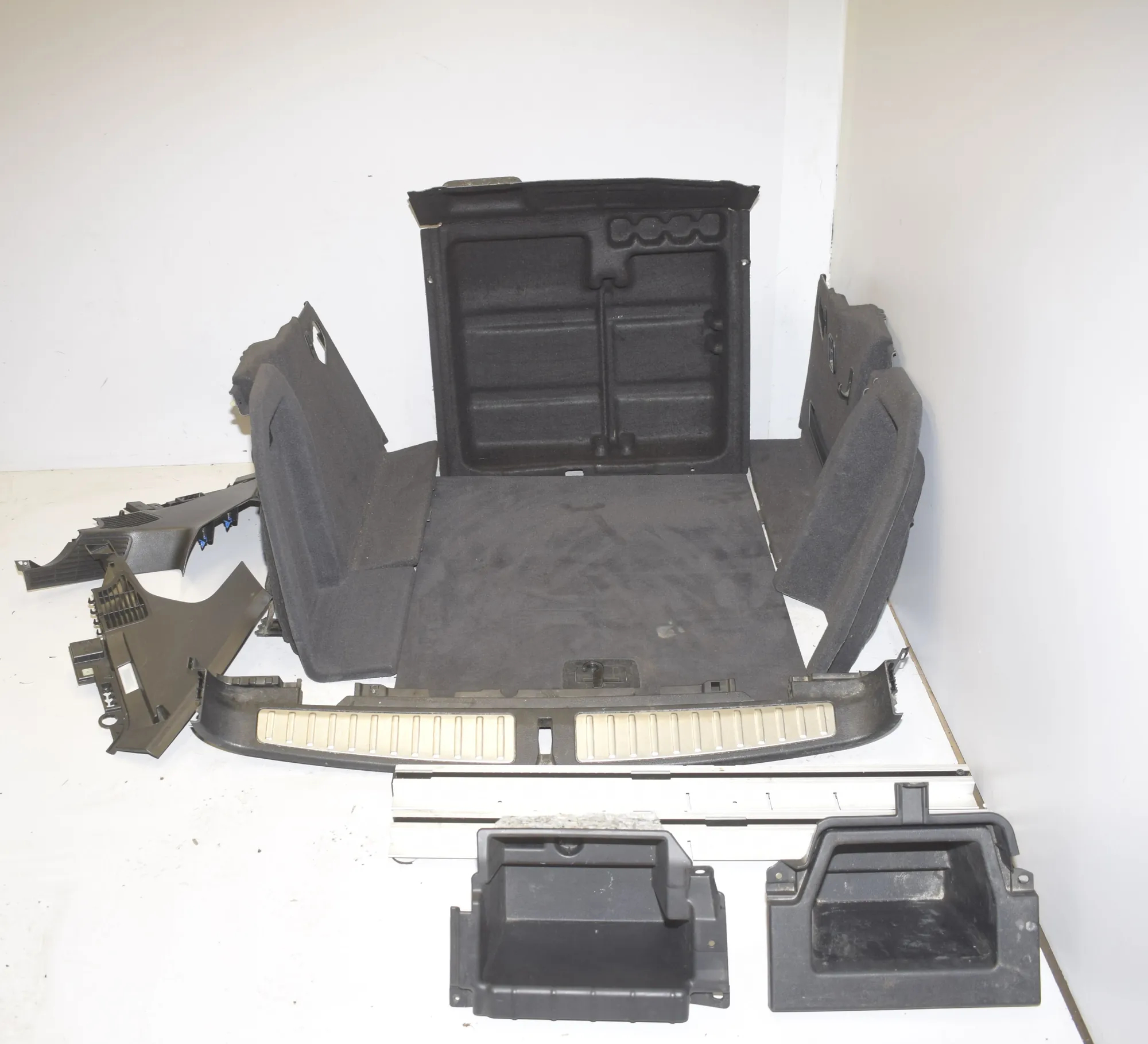 Trunk Trim Kit – OEM 6822794 · BMW X3 (F25) BMW X3 (F25) xDrive 30 d 2012
