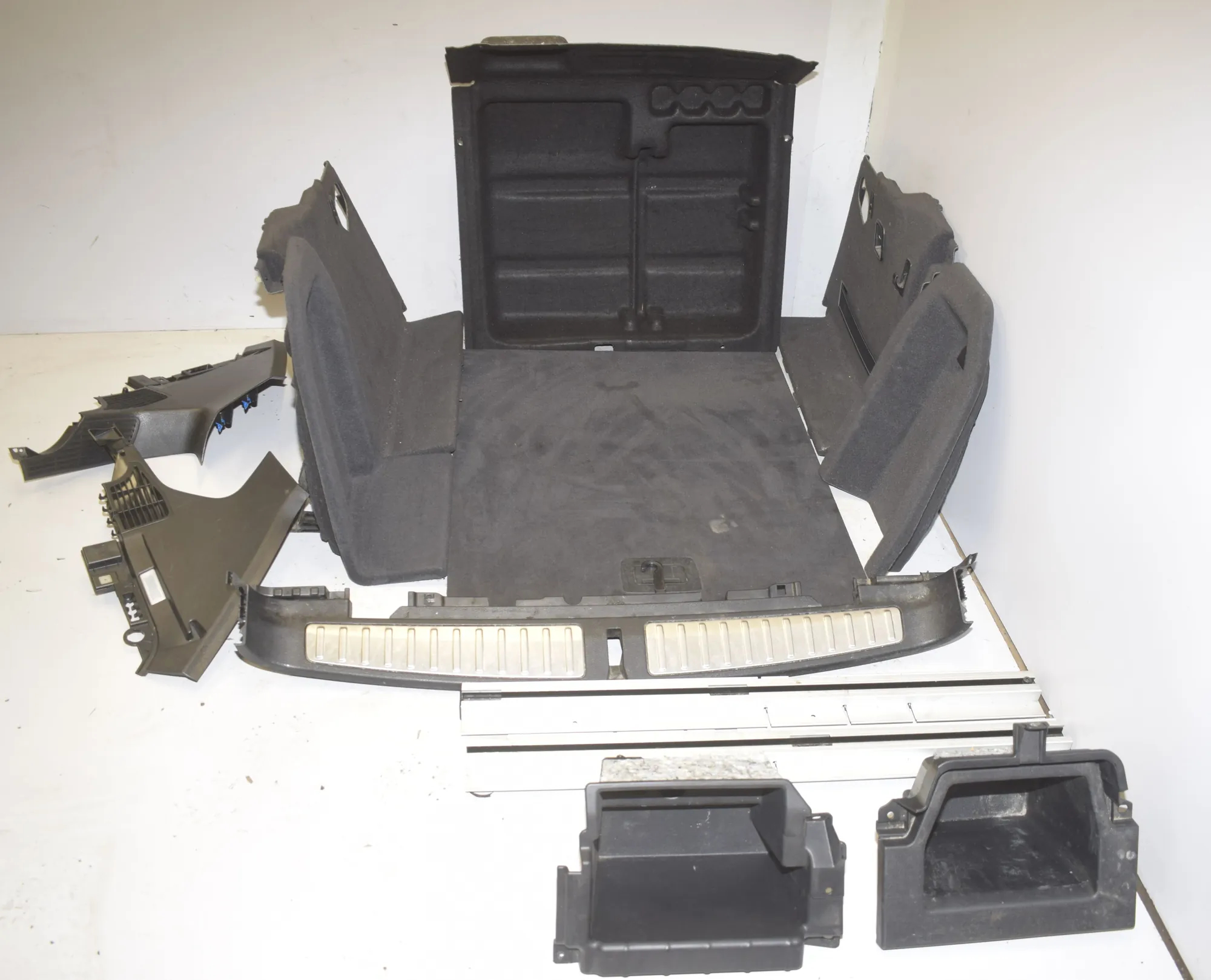 Trunk Trim Kit – OEM 6822794 · BMW X3 (F25) BMW X3 (F25) xDrive 30 d 2012 – 4