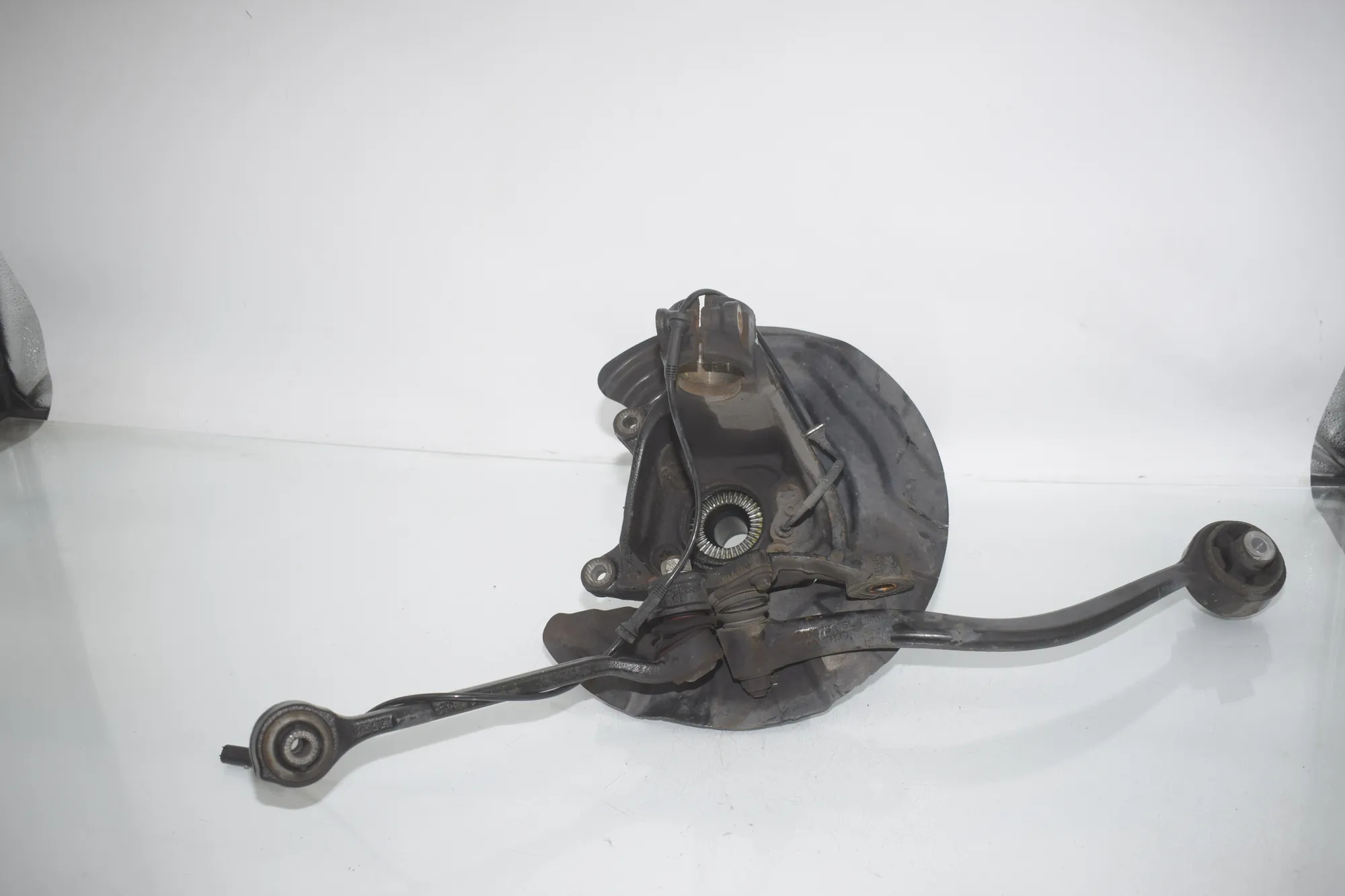 Front Left Wheel Hub – OEM 6855953 · BMW X3 (F25) BMW X3 (F25) xDrive 30 d 2012 – 3