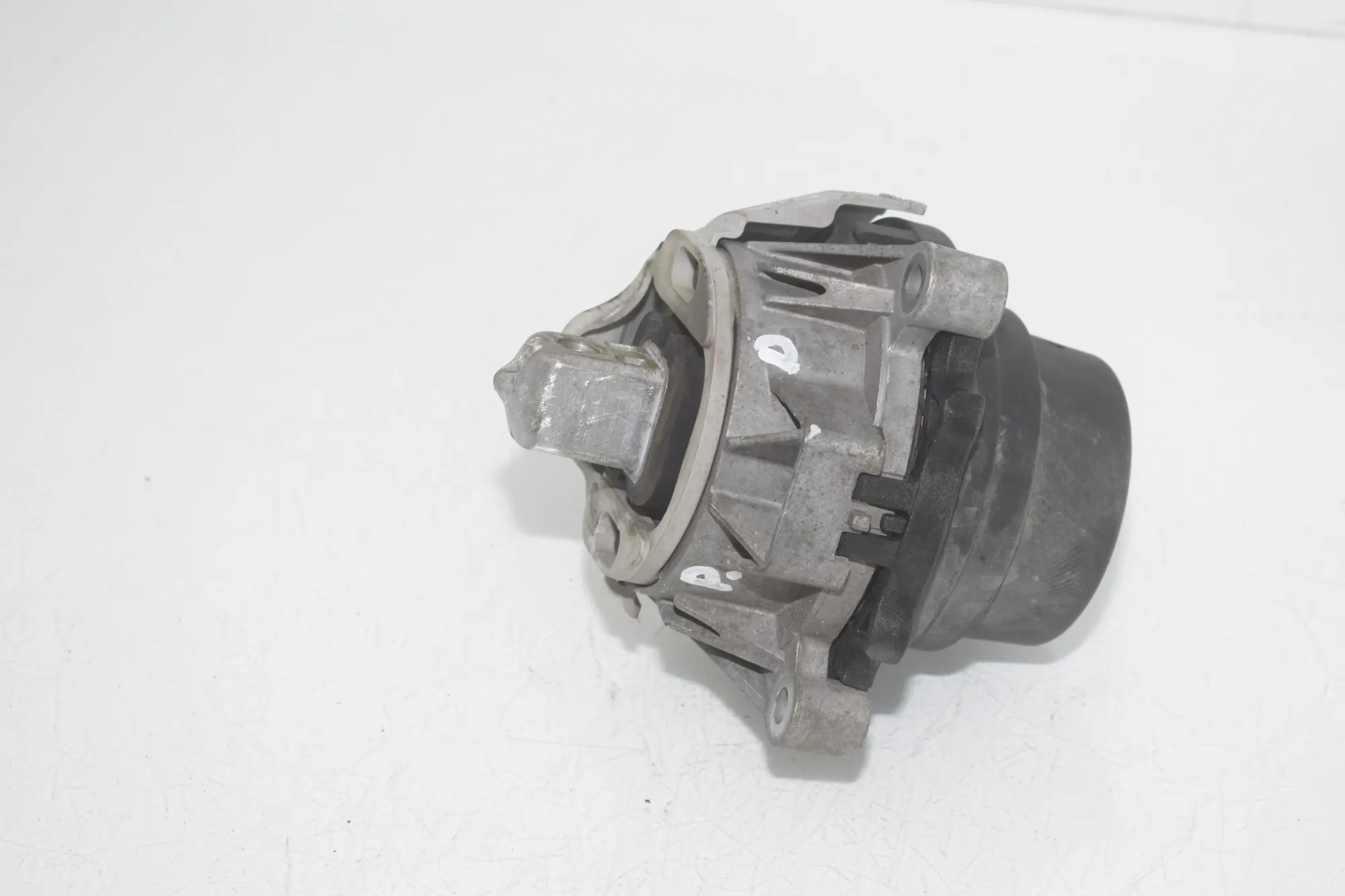 Right Side Engine Mount – OEM 6855722 · BMW X3 (F25) BMW X3 (F25) xDrive 30 d 2012
