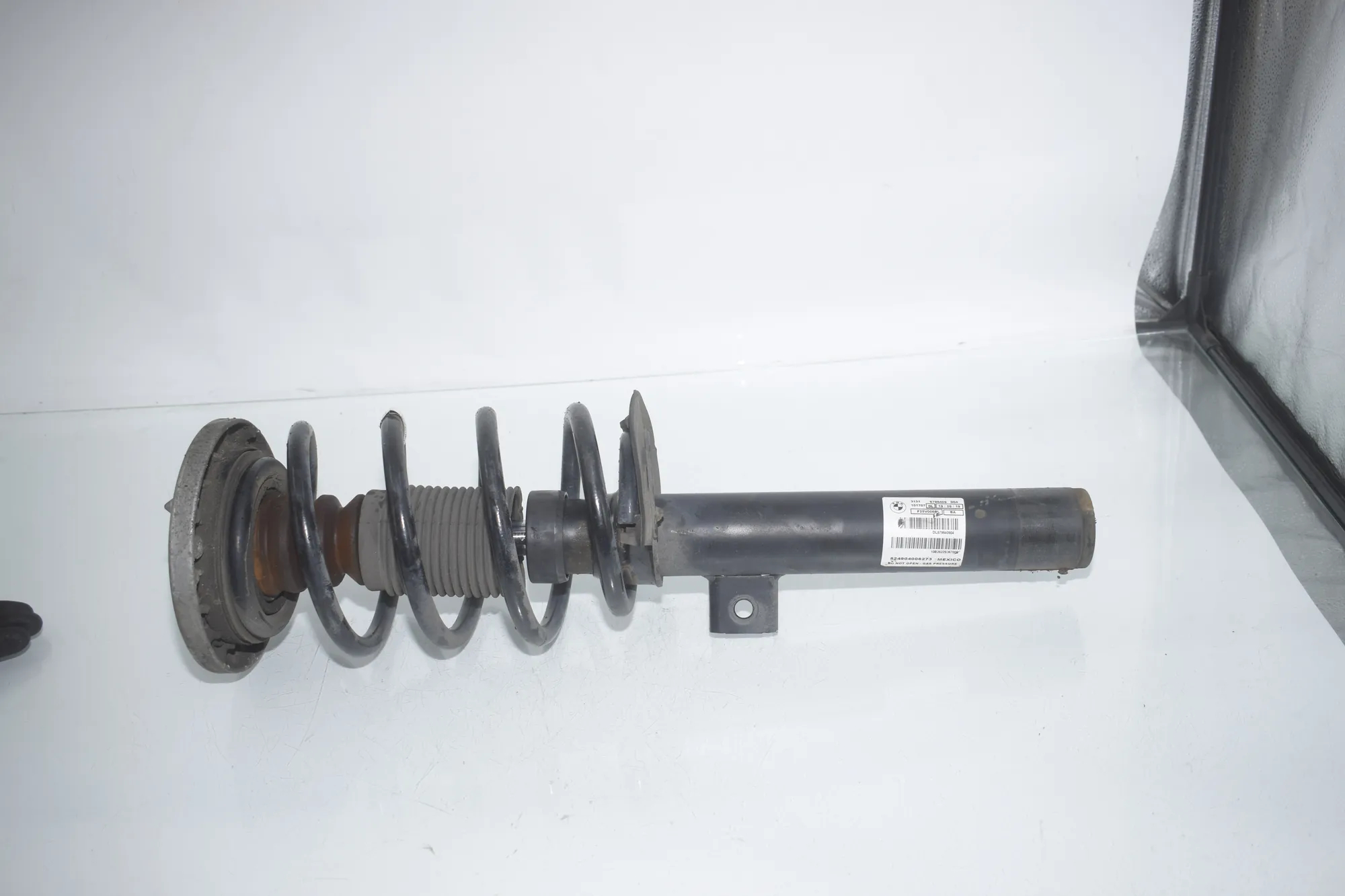 Front Left Shock Absorber – OEM 6796409 · BMW X3 (F25) BMW X3 (F25) xDrive 30 d 2012