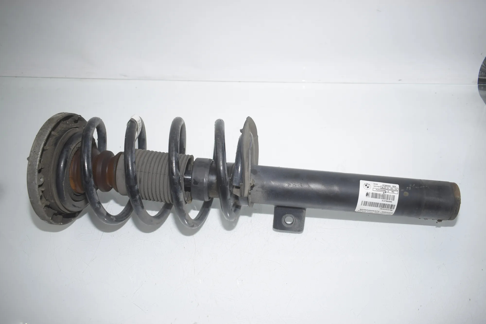 Front Left Shock Absorber – OEM 6796409 · BMW X3 (F25) BMW X3 (F25) xDrive 30 d 2012 – 2
