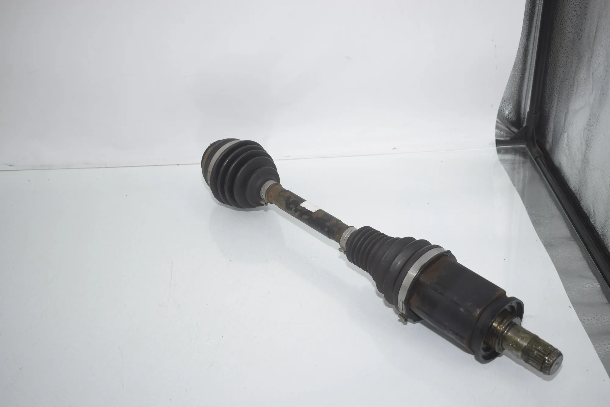 Front Left Driveshaft – OEM 7618681 · BMW 5 Touring (F11) BMW 5 Touring (F11) M 550 d xDrive 2015 – 3