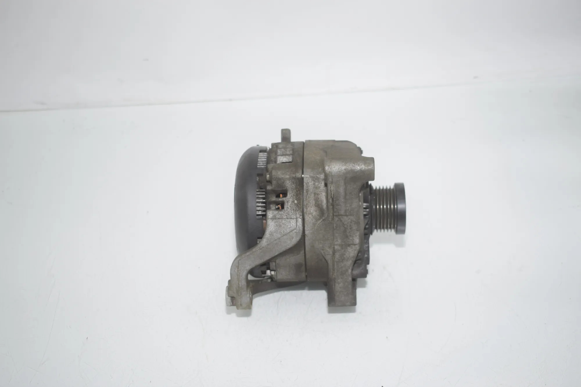 Alternator Generator – OEM 7605478 · BMW 3 (F30, F80) BMW 3 (F30, F80) 320 i 2012