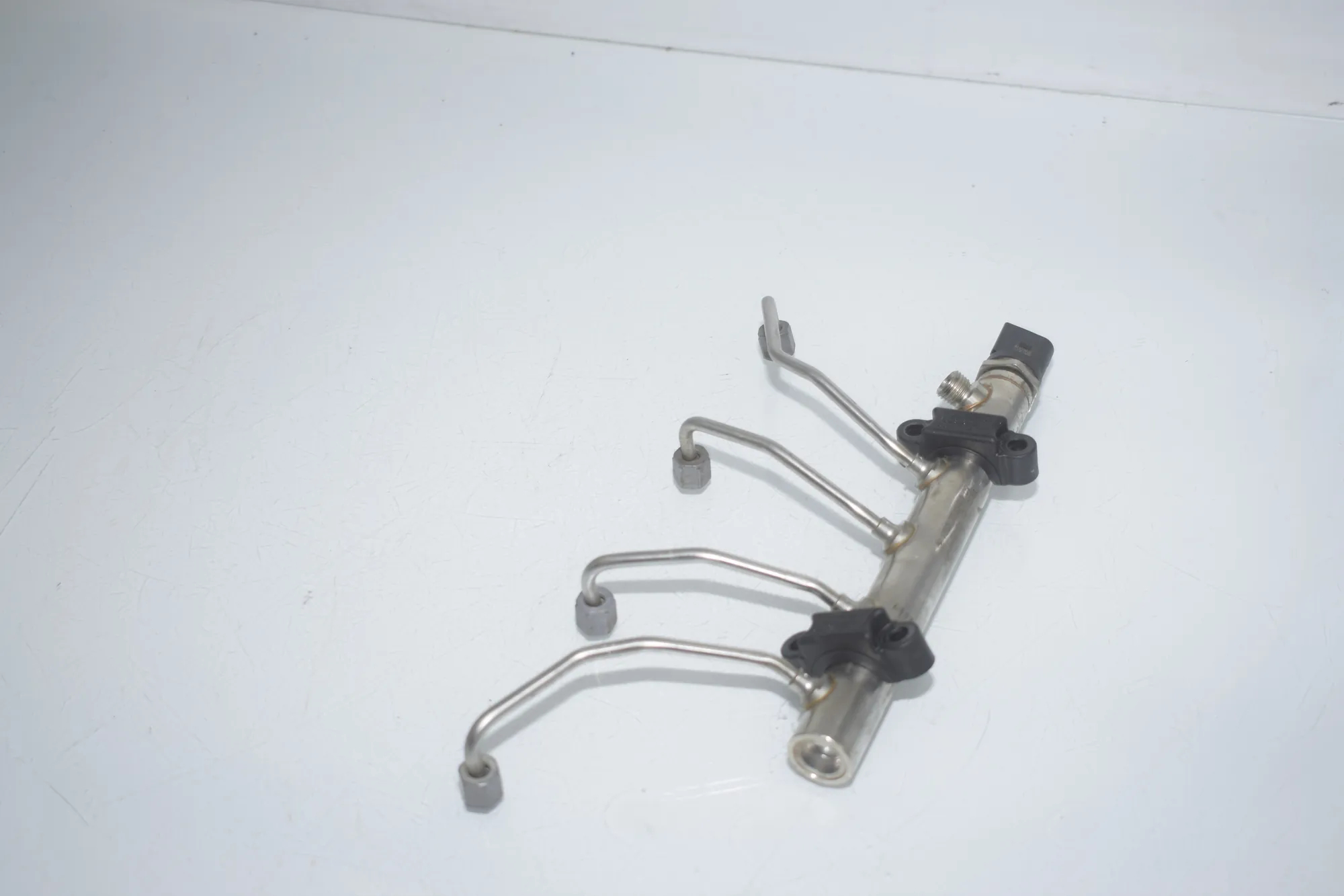 Fuel Rail – OEM 7585411 · BMW 3 (F30, F80) BMW 3 (F30, F80) 320 i 2012 – 2