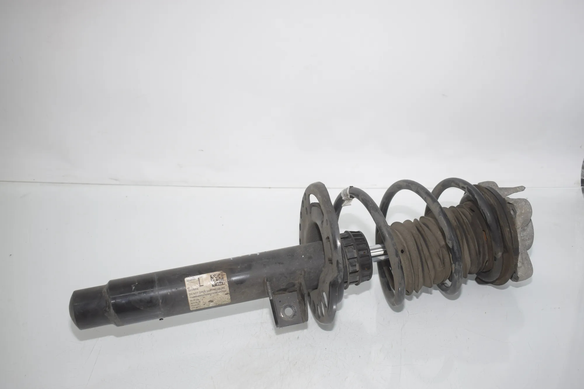 Front Left Shock Absorber – OEM 6888489 · BMW 3 Touring (G21) BMW 3 Touring (G21) 320 d Mild-Hybrid 2023