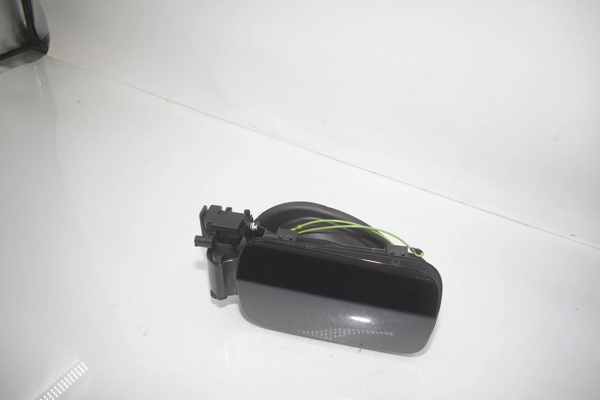Fuel Tank Flap Cap – OEM 7238100 · BMW 3 (F30, F80) BMW 3 (F30, F80) 320 i 2012 – 2