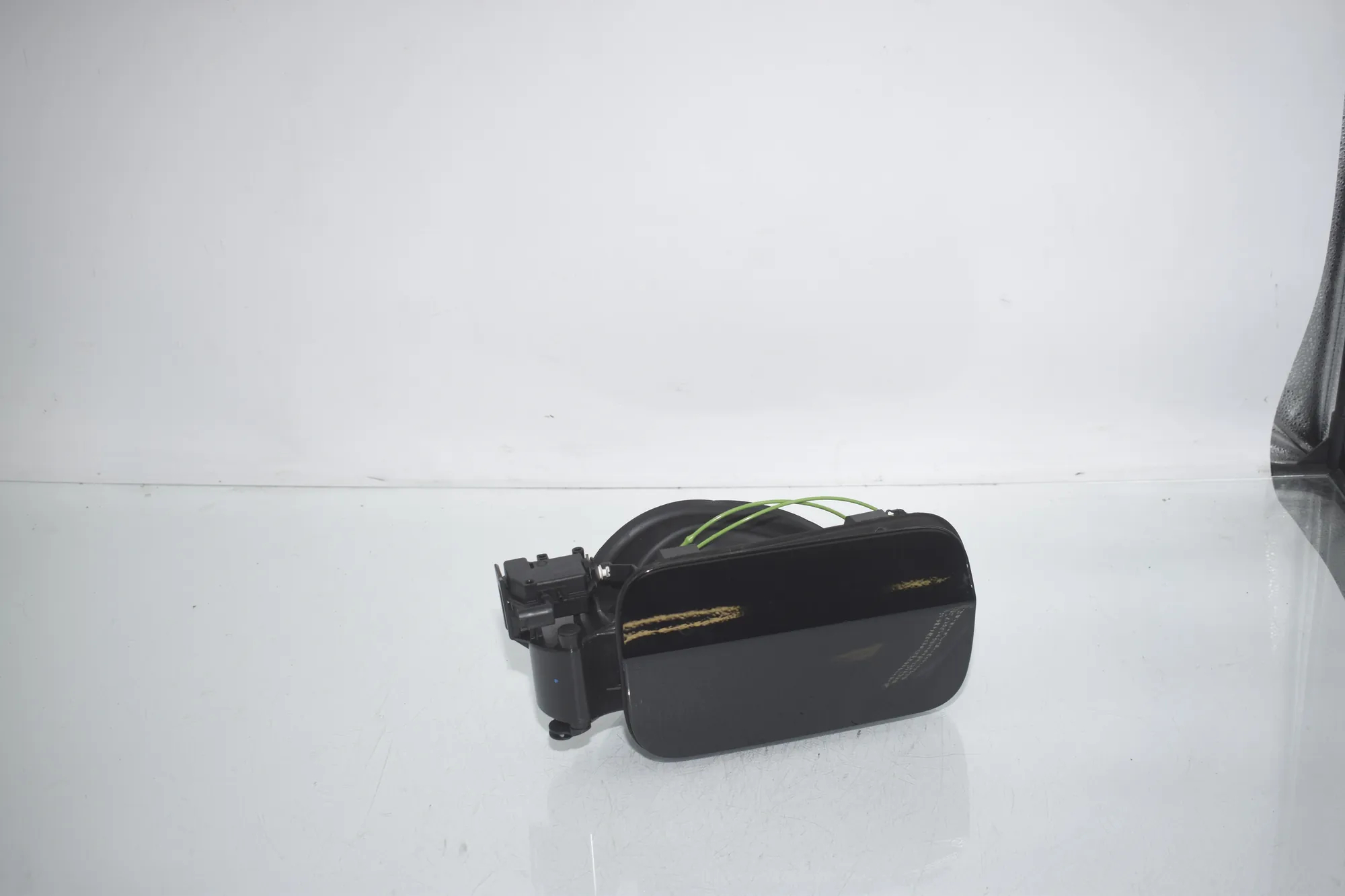 Fuel Tank Flap Cap – OEM 7238100 · BMW 3 (F30, F80) BMW 3 (F30, F80) 320 i 2012