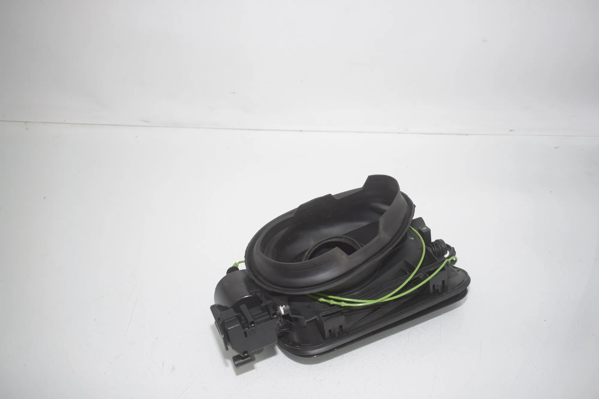 Fuel Tank Flap Cap – OEM 7238100 · BMW 3 (F30, F80) BMW 3 (F30, F80) 320 i 2012 – 4