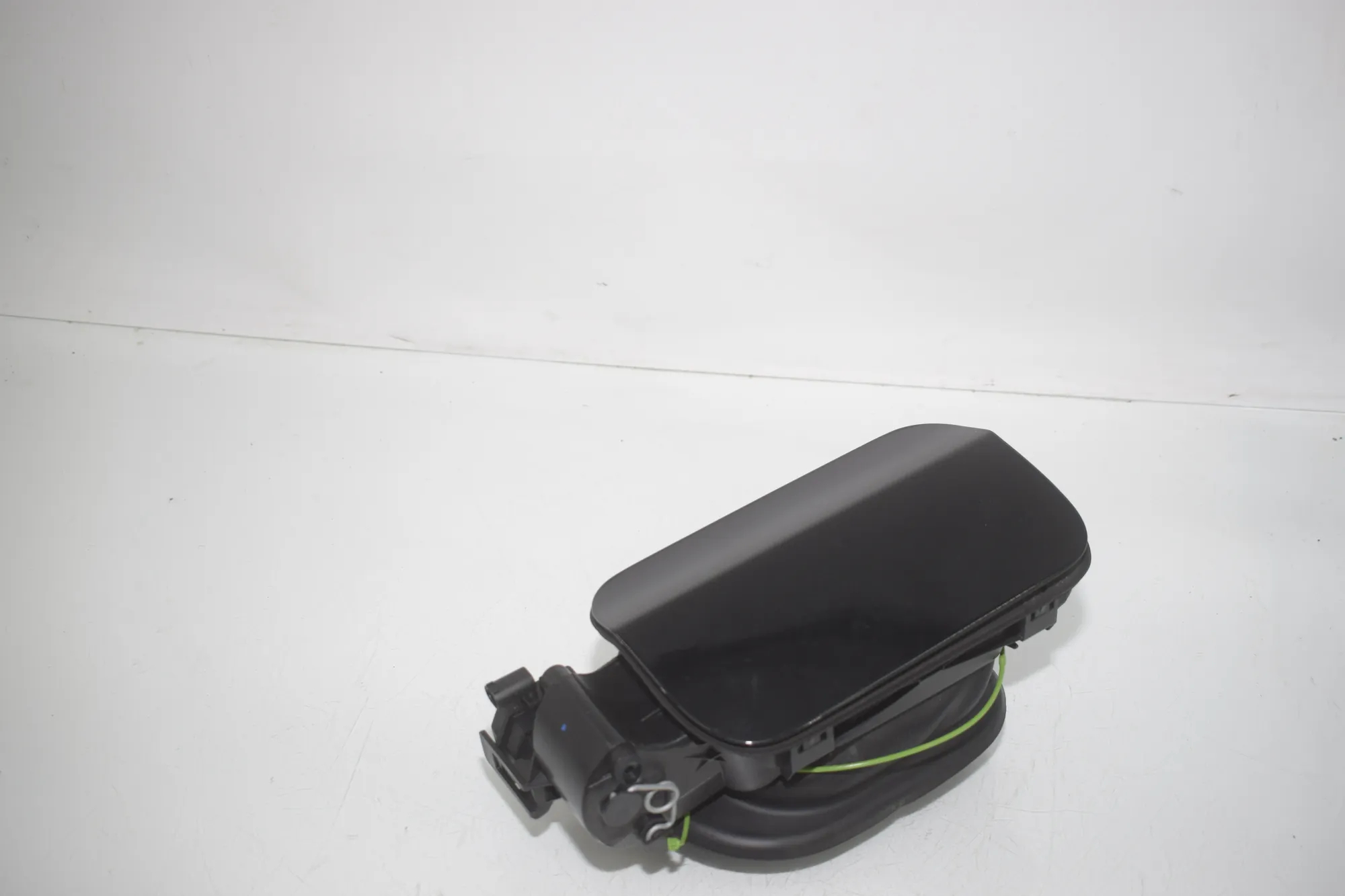 Fuel Tank Flap Cap – OEM 7238100 · BMW 3 (F30, F80) BMW 3 (F30, F80) 320 i 2012 – 3
