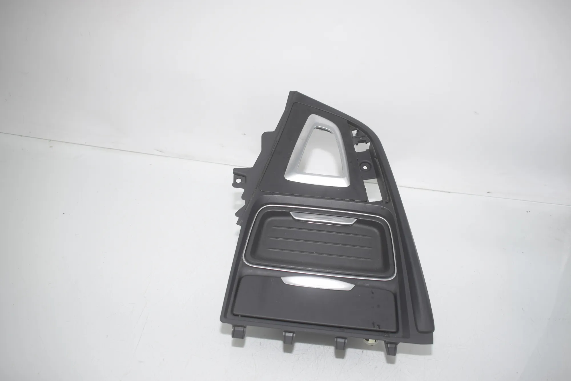 Cup Holder – OEM 9218925 · BMW 3 (F30, F80) BMW 3 (F30, F80) 320 i 2012