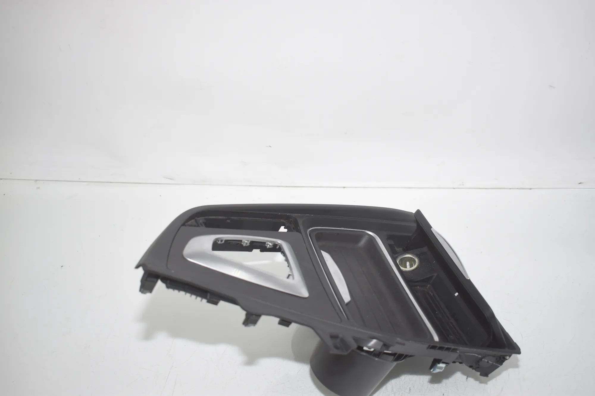 Cup Holder – OEM 9218925 · BMW 3 (F30, F80) BMW 3 (F30, F80) 320 i 2012 – 3