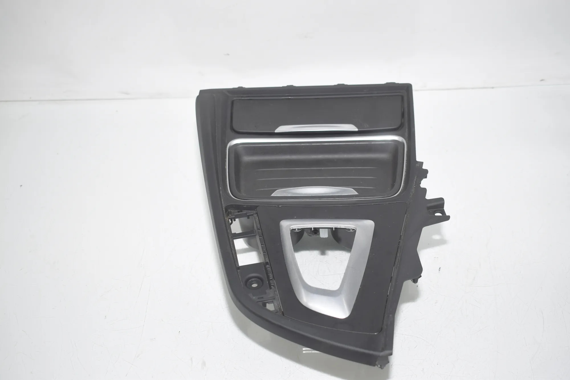 Cup Holder – OEM 9218925 · BMW 3 (F30, F80) BMW 3 (F30, F80) 320 i 2012 – 4