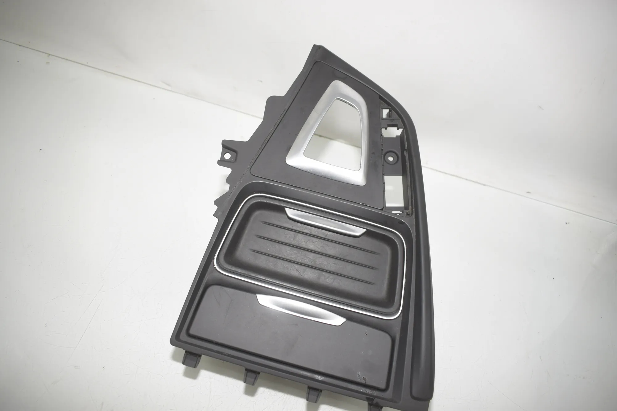 Cup Holder – OEM 9218925 · BMW 3 (F30, F80) BMW 3 (F30, F80) 320 i 2012 – 2