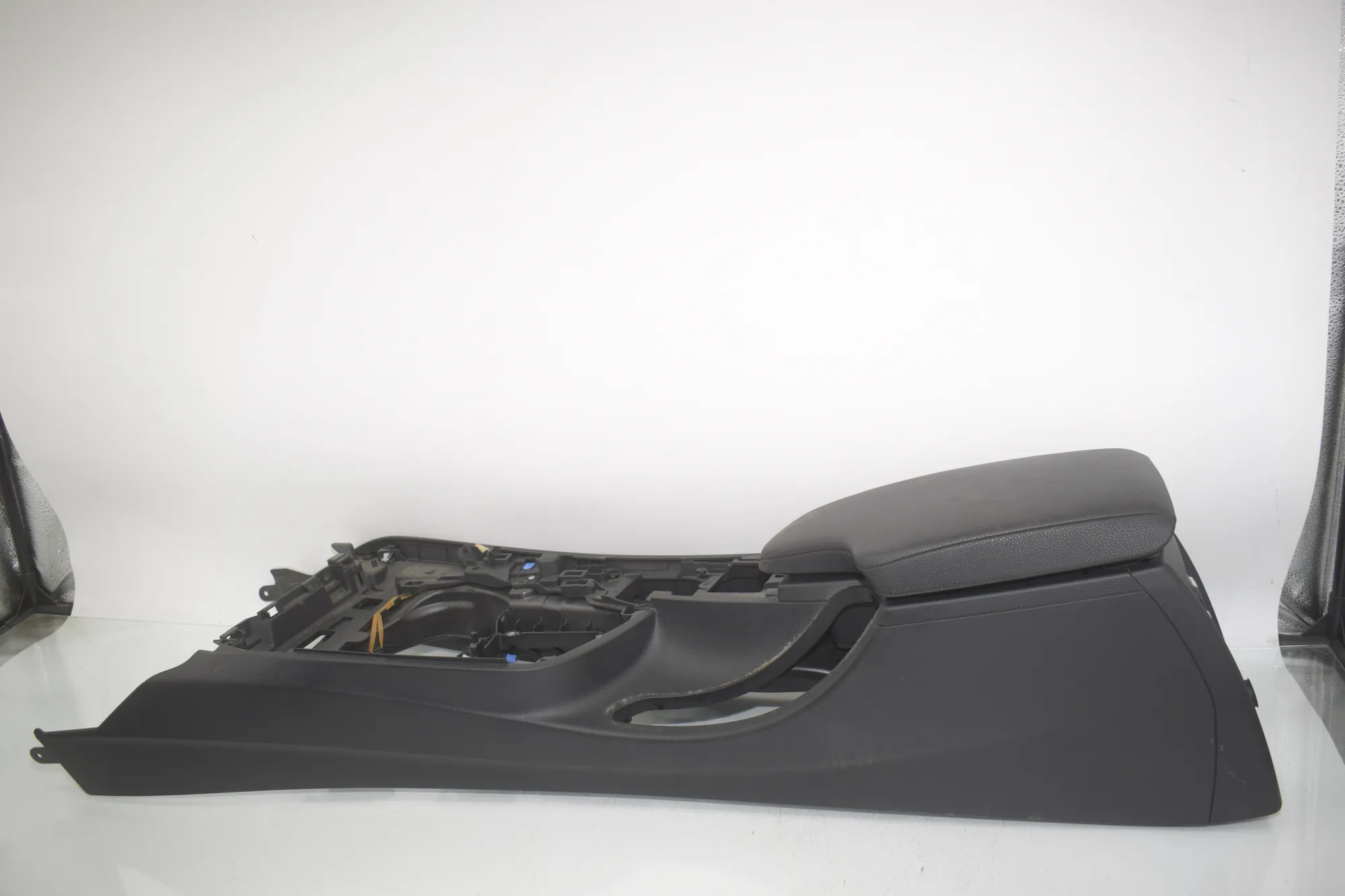 Center Console – OEM 9360528 · BMW 3 (F30, F80) BMW 3 (F30, F80) 320 i 2012