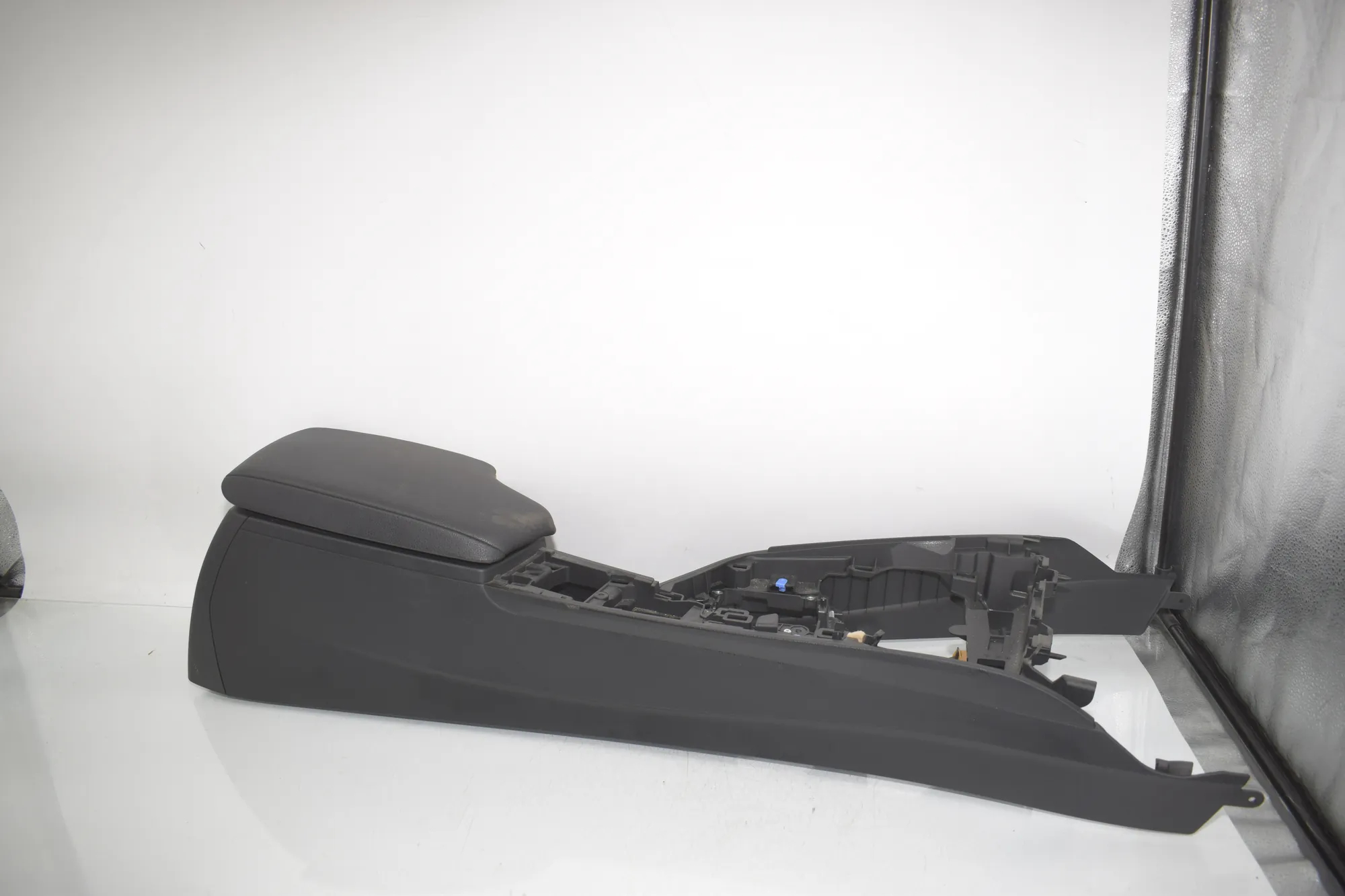 Center Console – OEM 9360528 · BMW 3 (F30, F80) BMW 3 (F30, F80) 320 i 2012 – 2
