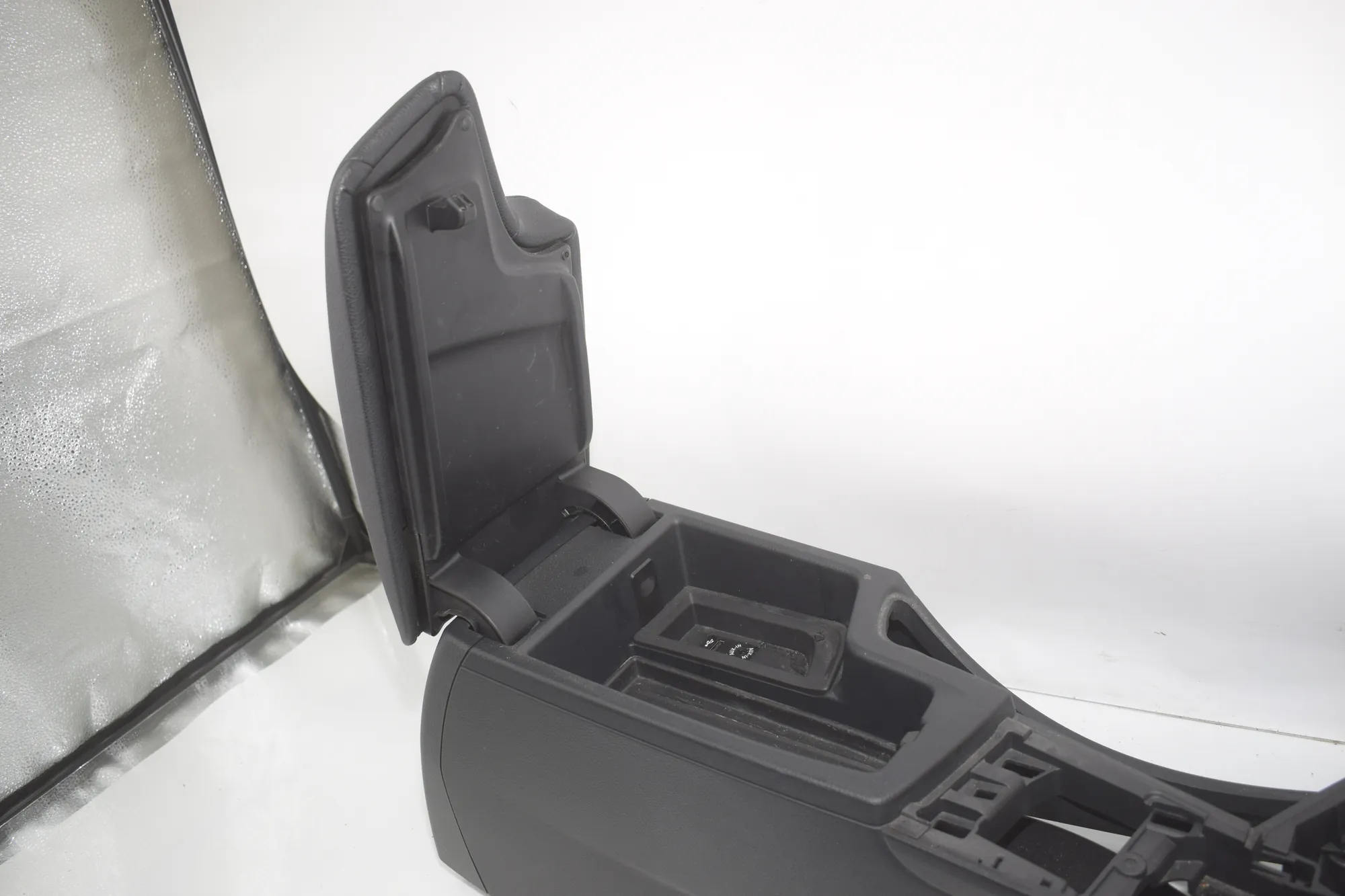 Center Console – OEM 9360528 · BMW 3 (F30, F80) BMW 3 (F30, F80) 320 i 2012 – 4