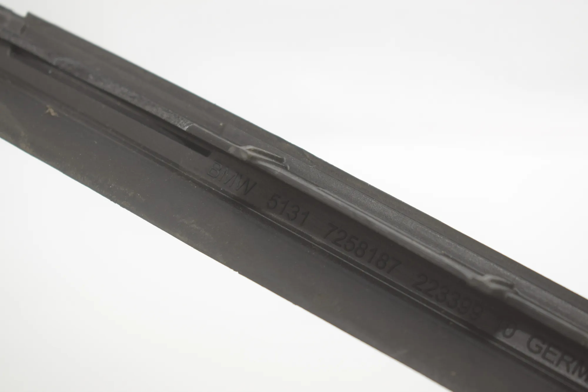 Front Windshield Trim – OEM 7258187 · BMW 3 (F30, F80) BMW 3 (F30, F80) 320 i 2012 – 5