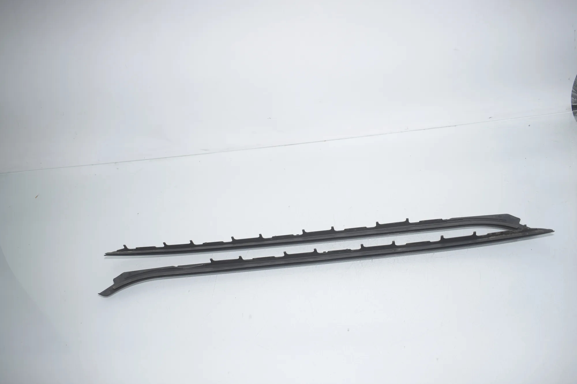 Front Windshield Trim – OEM 7258187 · BMW 3 (F30, F80) BMW 3 (F30, F80) 320 i 2012 – 4