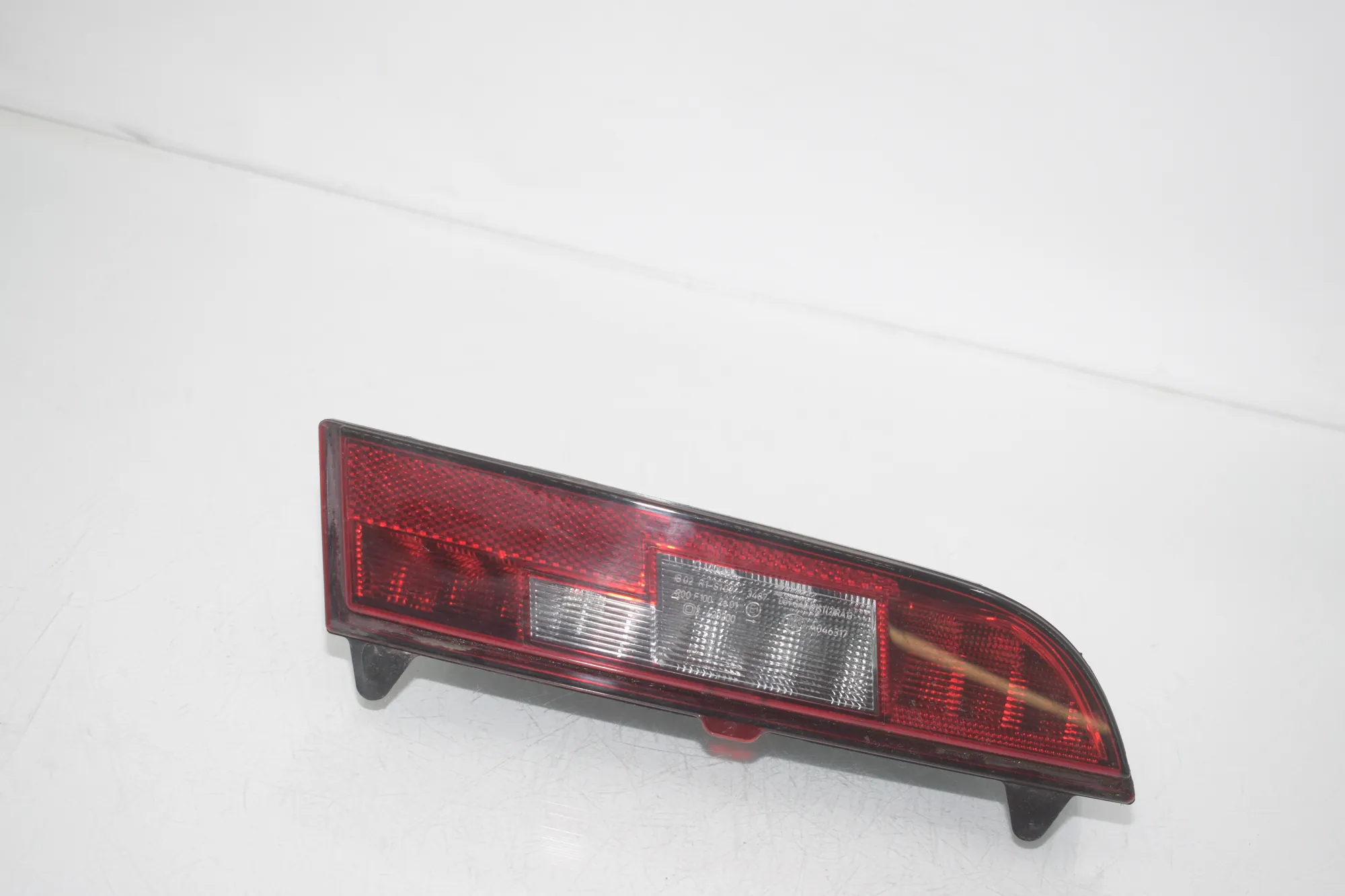 Rear Right Bumper Reflector – OEM 7304044 · BMW i3 (I01) BMW i3 (I01) Electric 2020 – 2