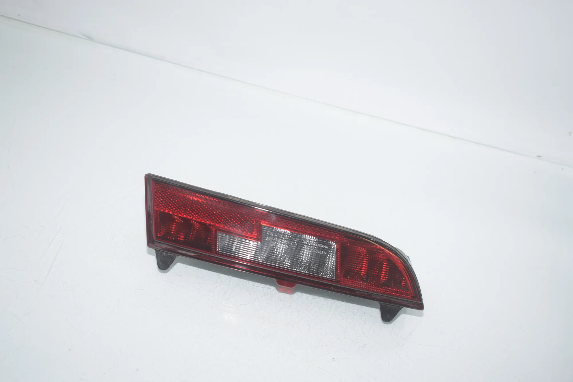 Rear Right Bumper Reflector – OEM 7304044 · BMW i3 (I01) BMW i3 (I01) Electric 2020