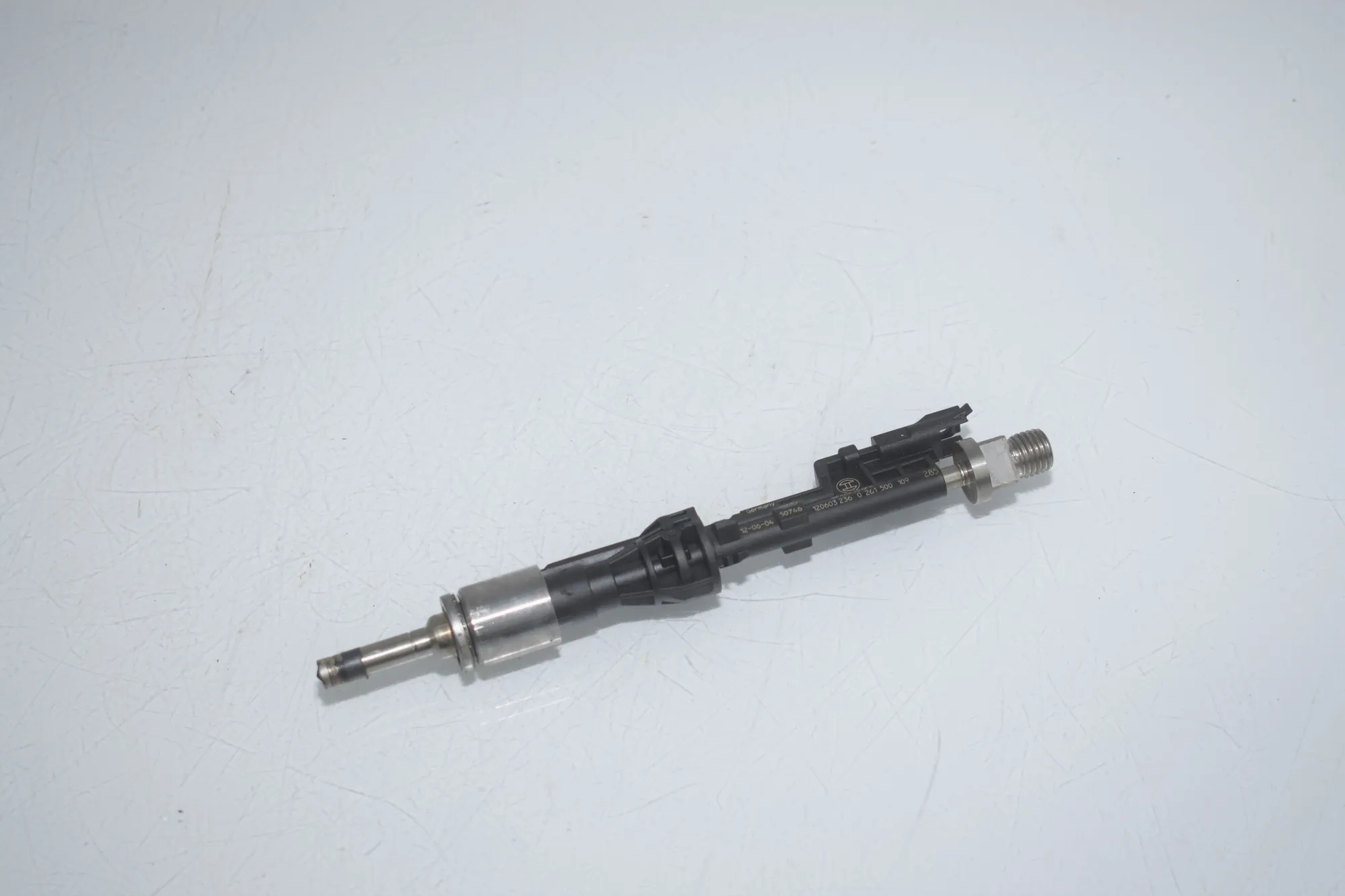 Fuel Injector – OEM 7597870 · BMW 3 (F30, F80) BMW 3 (F30, F80) 320 i 2012
