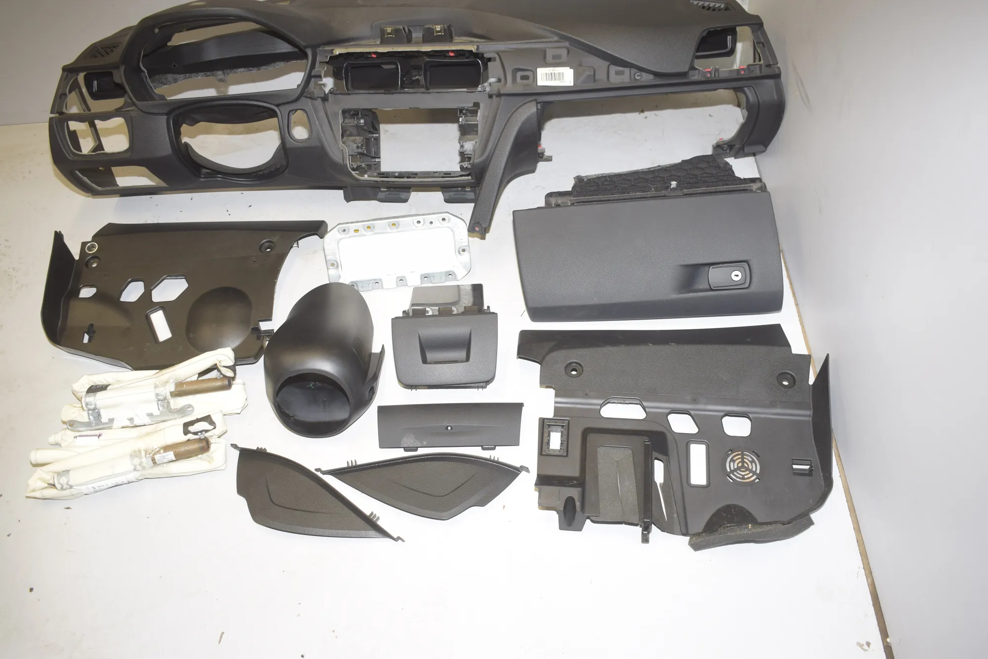 Dashboard – OEM 9247997 · BMW 3 (F30, F80) BMW 3 (F30, F80) 320 i 2012 – 3