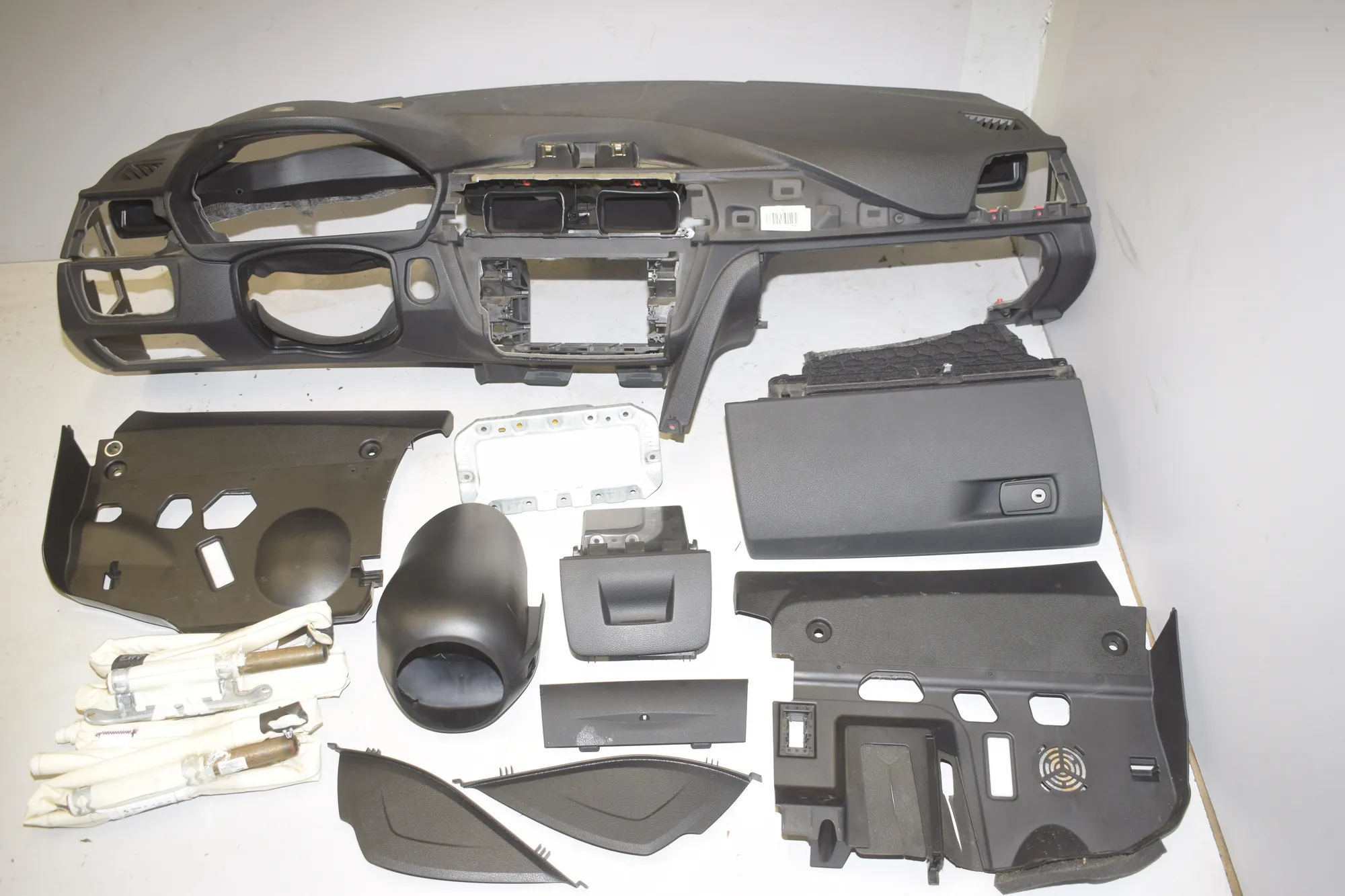 Dashboard – OEM 9247997 · BMW 3 (F30, F80) BMW 3 (F30, F80) 320 i 2012 – 7