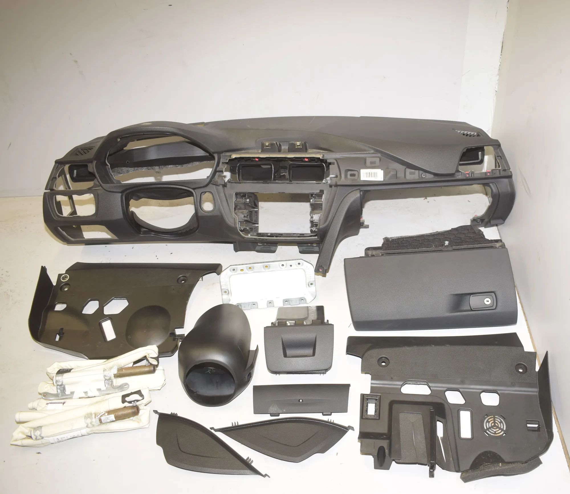 Dashboard – OEM 9247997 · BMW 3 (F30, F80) BMW 3 (F30, F80) 320 i 2012