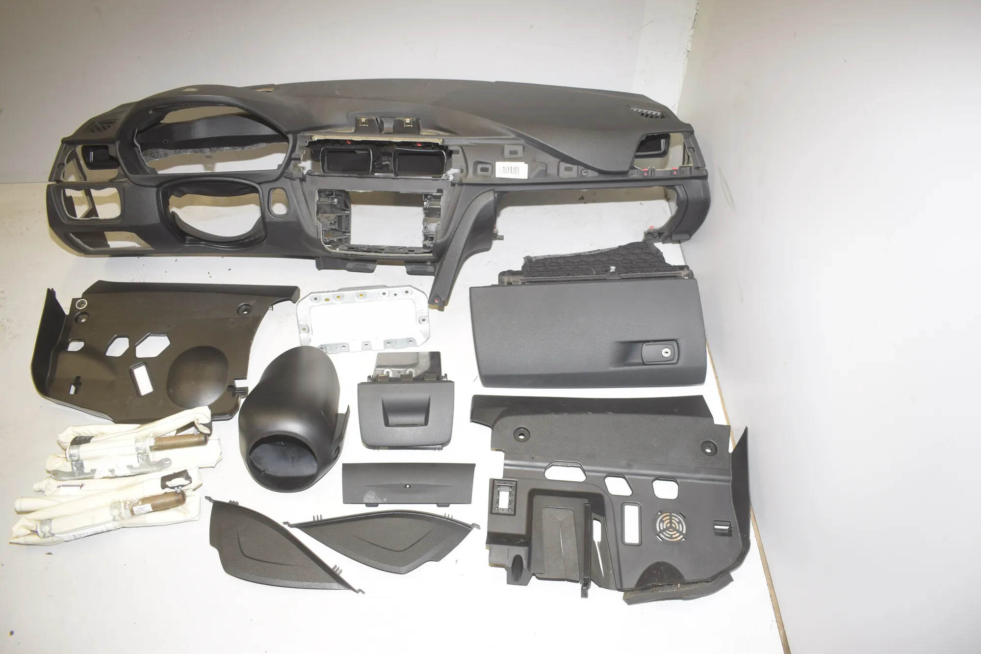 Dashboard – OEM 9247997 · BMW 3 (F30, F80) BMW 3 (F30, F80) 320 i 2012 – 2