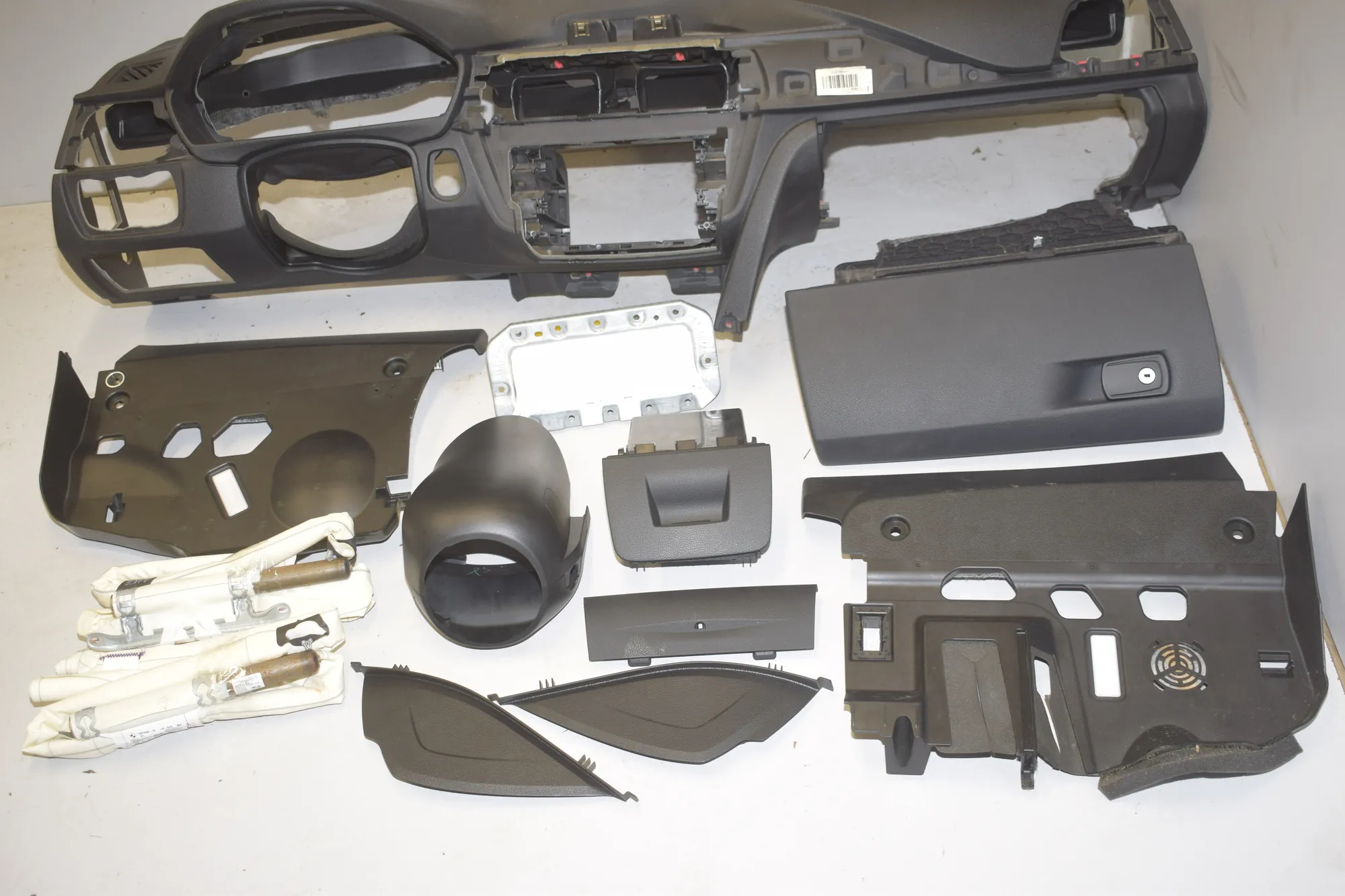Dashboard – OEM 9247997 · BMW 3 (F30, F80) BMW 3 (F30, F80) 320 i 2012 – 6