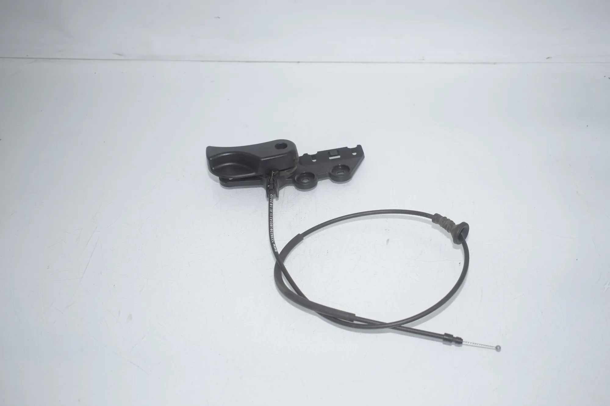 Bonnet Release Handle – OEM 7221913 · BMW 3 (F30, F80) BMW 3 (F30, F80) 320 i 2012