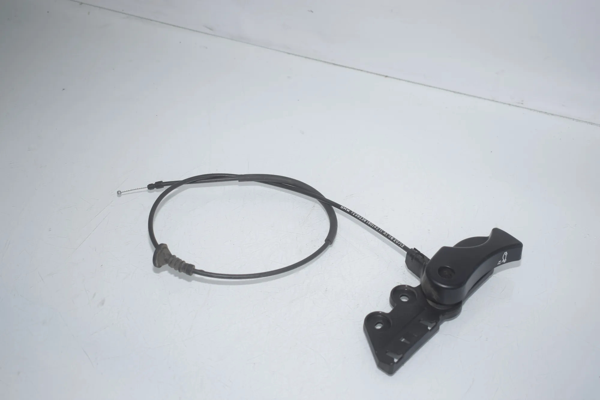 Bonnet Release Handle – OEM 7221913 · BMW 3 (F30, F80) BMW 3 (F30, F80) 320 i 2012 – 2