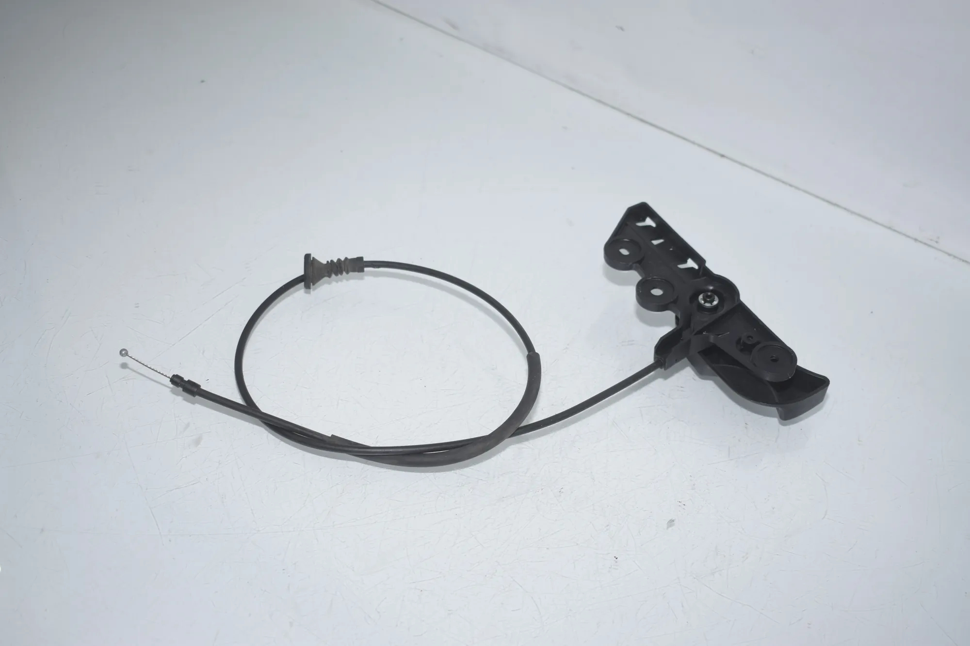 Bonnet Release Handle – OEM 7221913 · BMW 3 (F30, F80) BMW 3 (F30, F80) 320 i 2012 – 3