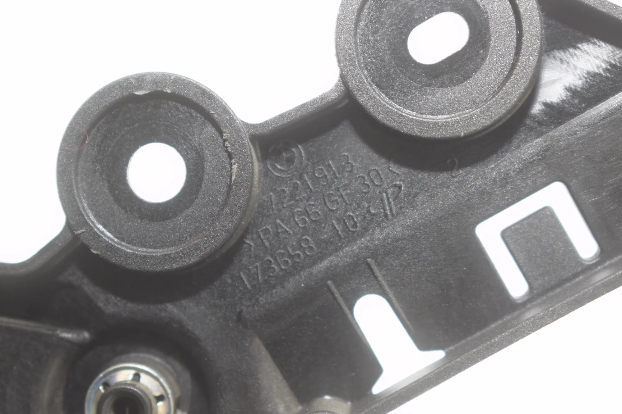 Bonnet Release Handle – OEM 7221913 · BMW 3 (F30, F80) BMW 3 (F30, F80) 320 i 2012 – 4
