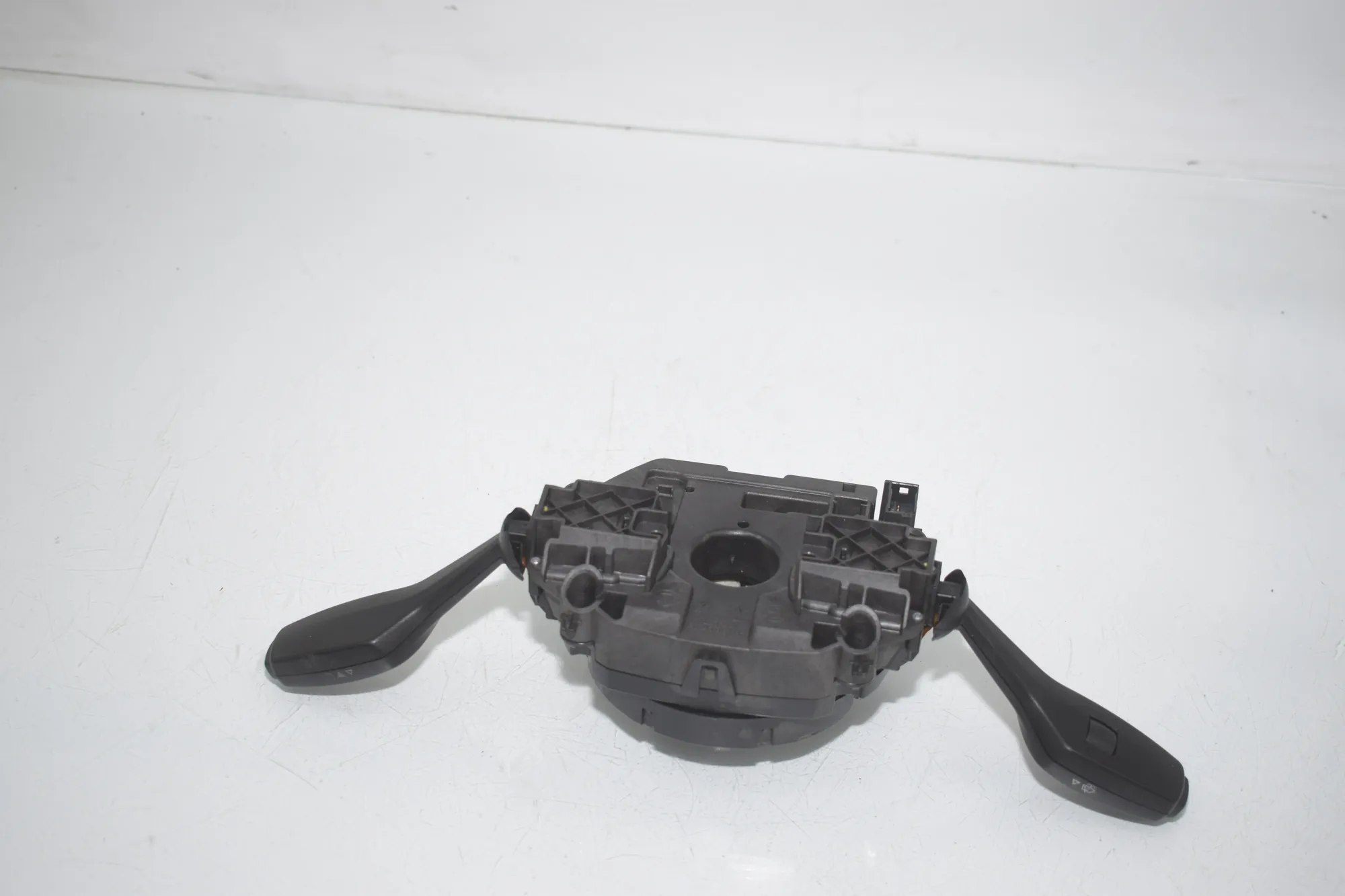 Indicator Wiper Stalk Switch – OEM 9253746 · BMW 3 (F30, F80) BMW 3 (F30, F80) 320 i 2012 – 5