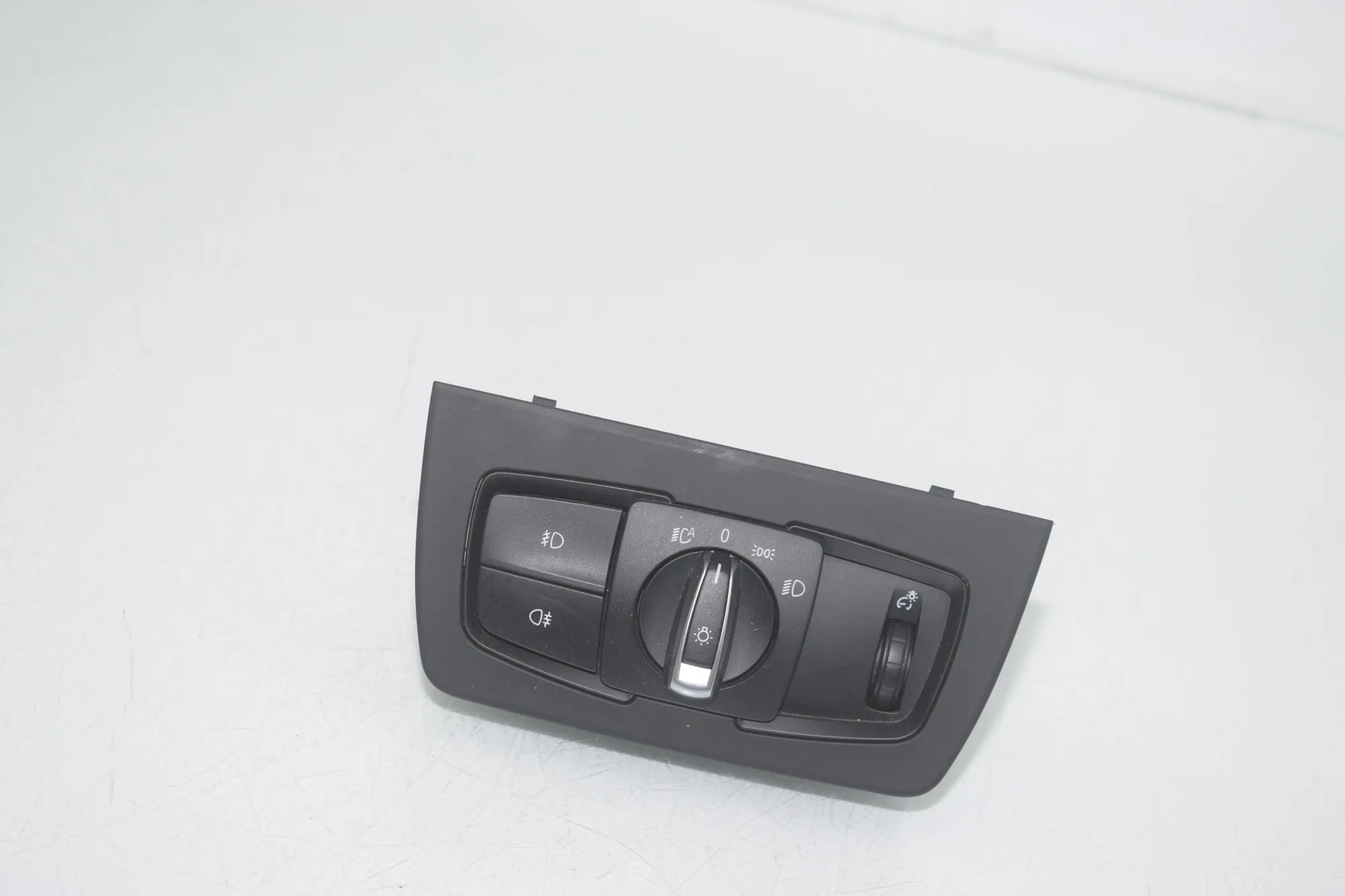 Headlight Switch Control Unit – OEM 9265303 · BMW 3 (F30, F80) BMW 3 (F30, F80) 320 i 2012 – 2