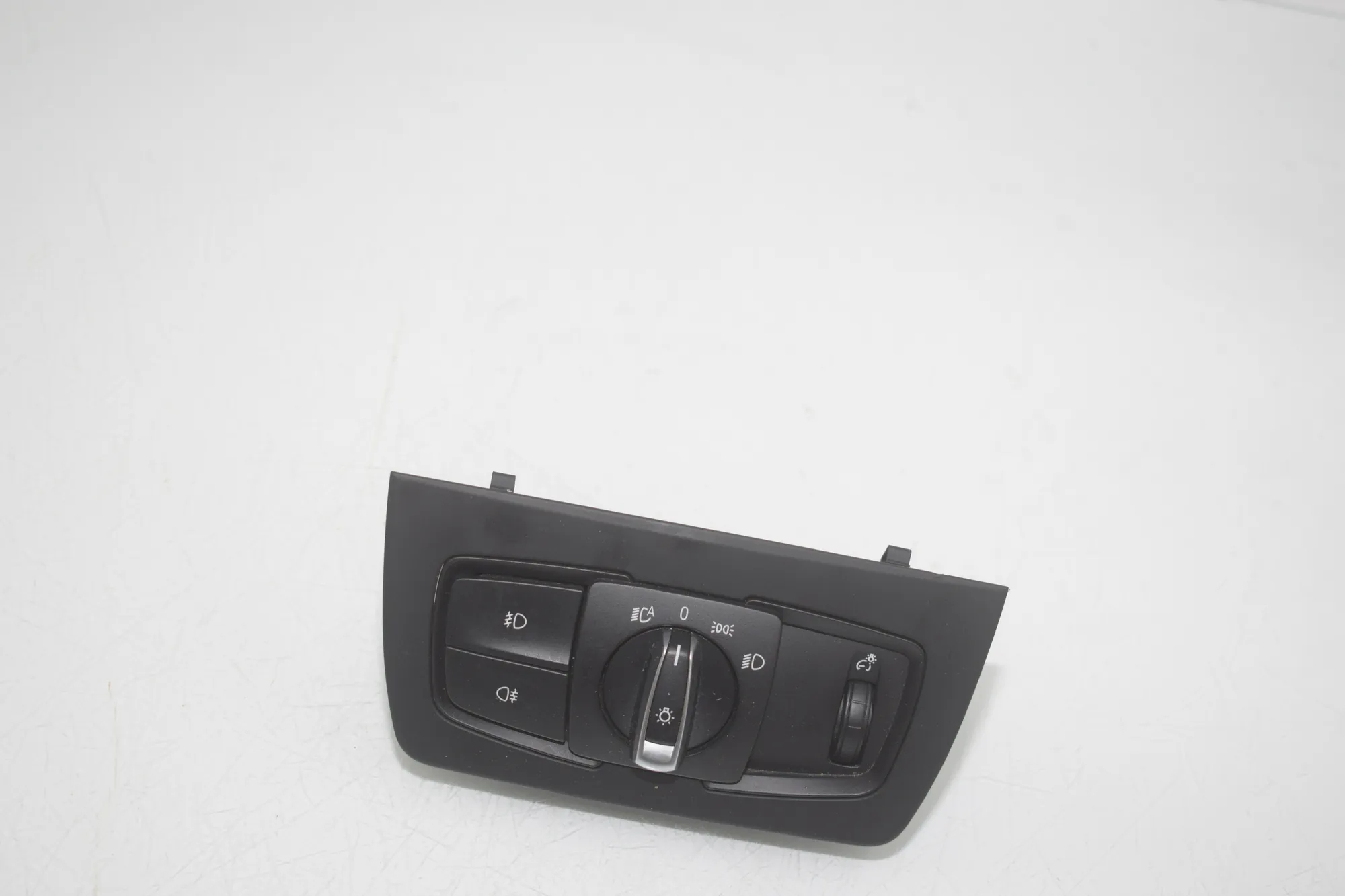 Headlight Switch Control Unit – OEM 9265303 · BMW 3 (F30, F80) BMW 3 (F30, F80) 320 i 2012