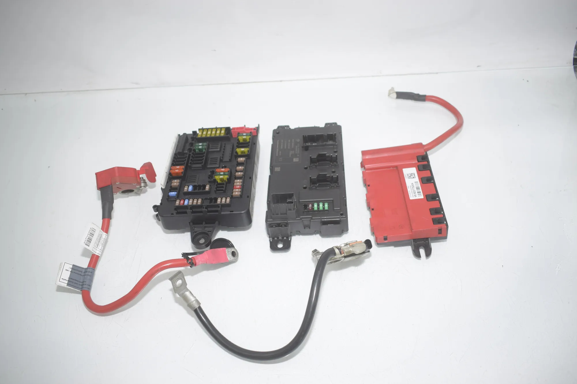 Fuse Box – OEM 9261111 · BMW 3 (F30, F80) BMW 3 (F30, F80) 320 i 2012 – 3