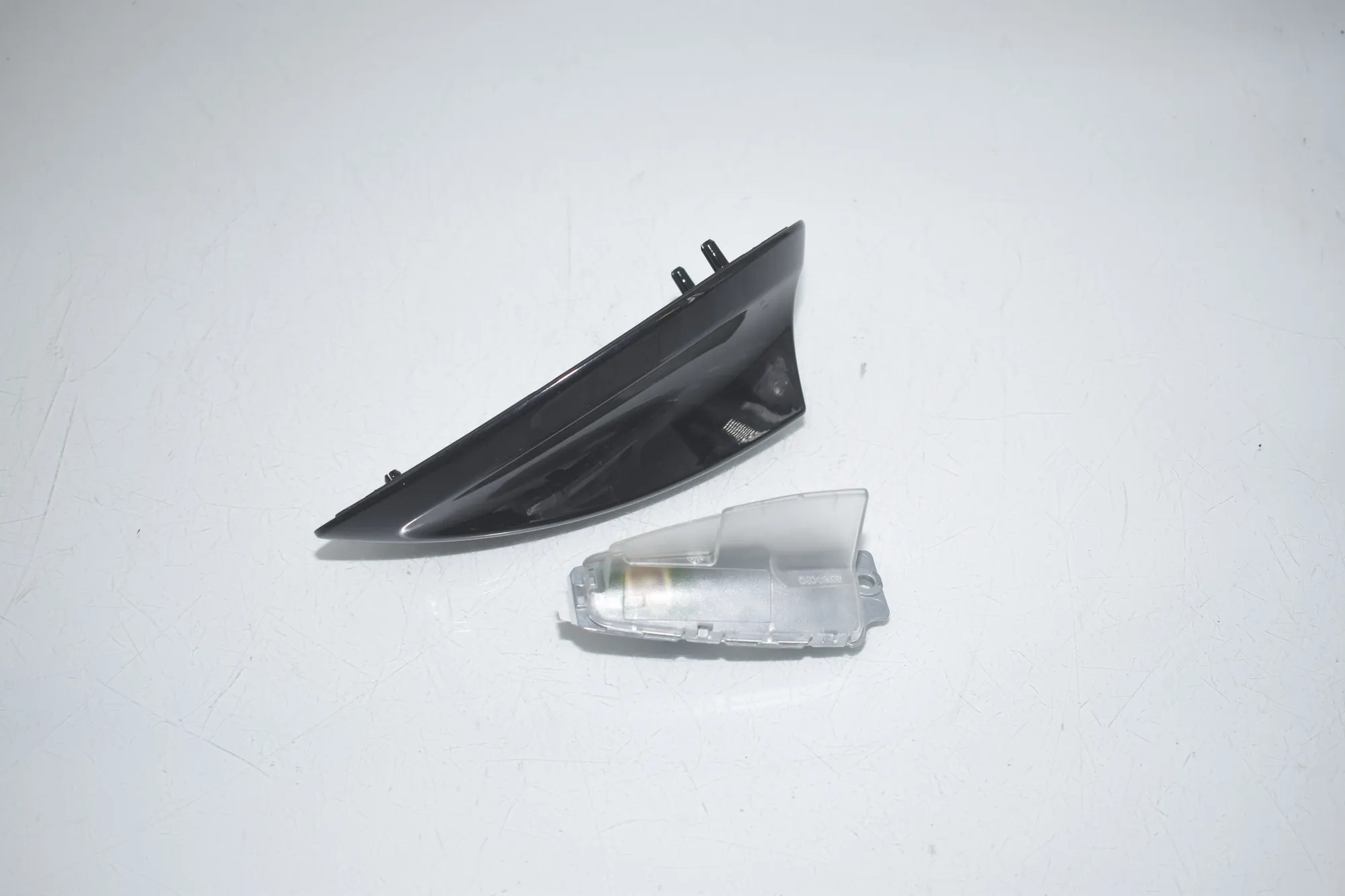 Antenna Trim – OEM 9240968 · BMW 3 (F30, F80) BMW 3 (F30, F80) 320 i 2012 – 4