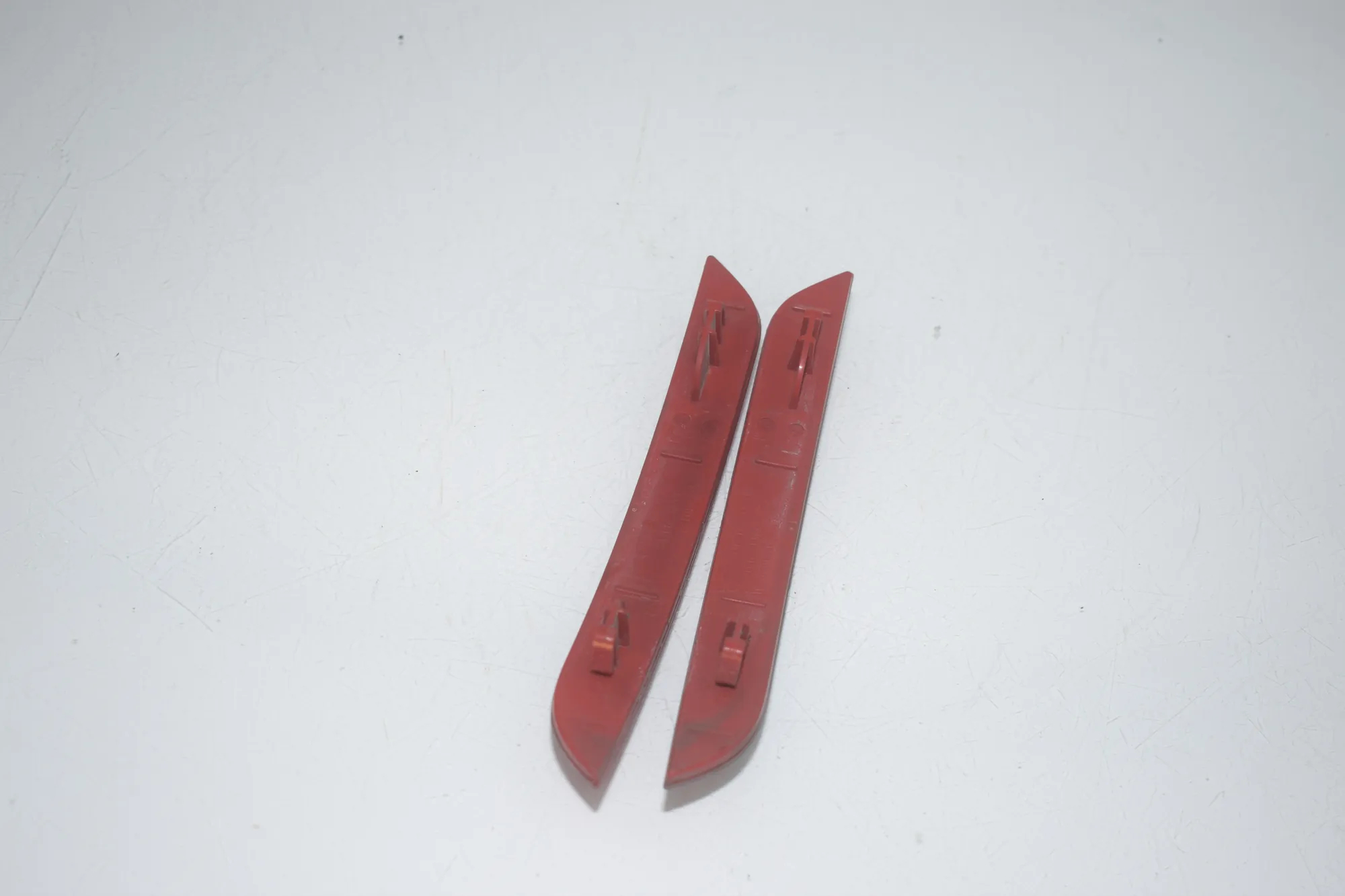 Rear Left Bumper Reflector – OEM 7301187 · BMW 3 (F30, F80) BMW 3 (F30, F80) 320 i 2012 – 4