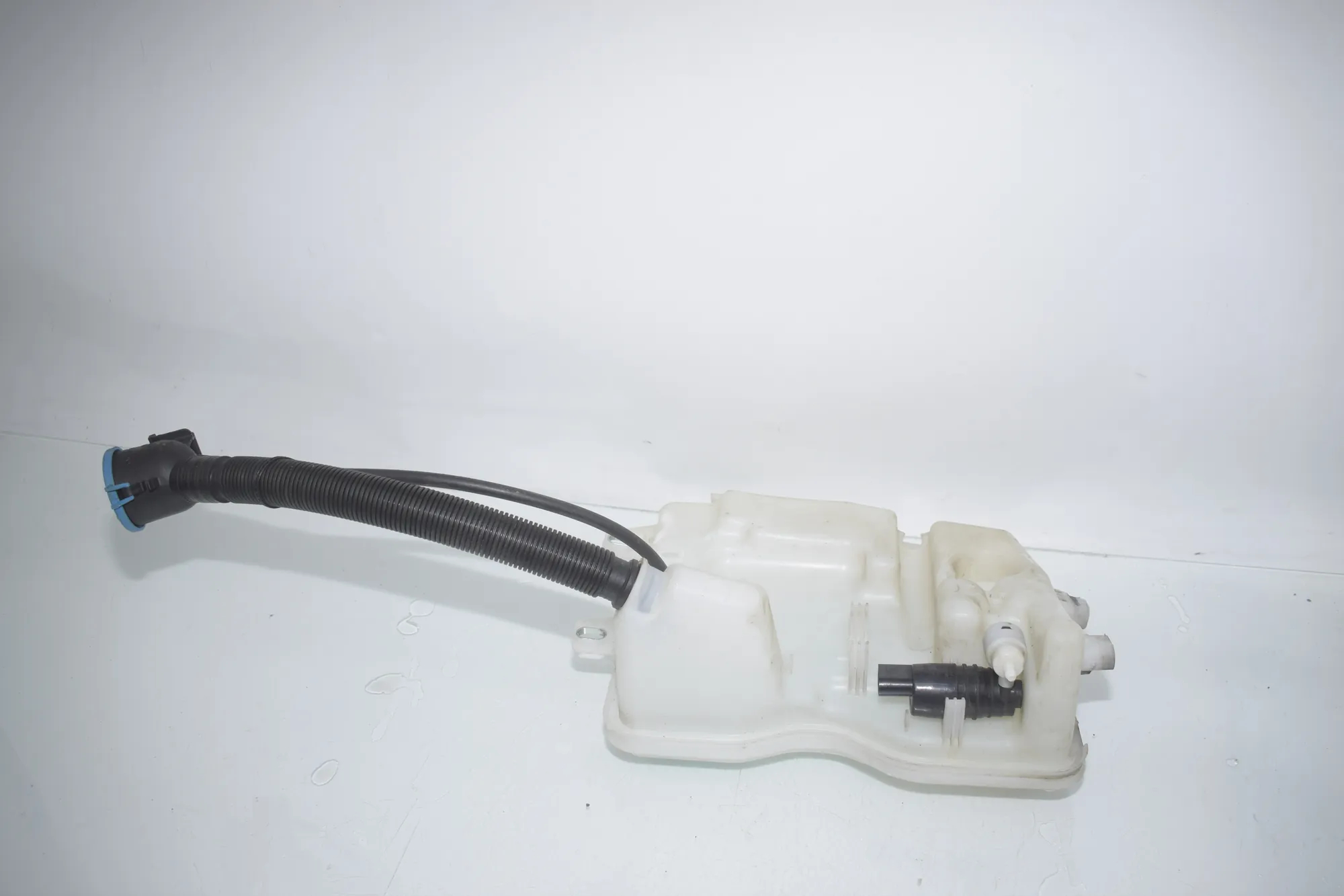 Window Washer Tank – OEM 7331418 · BMW 2 Active Tourer (F45) BMW 2 Active Tourer (F45) 216 i 2017 – 3