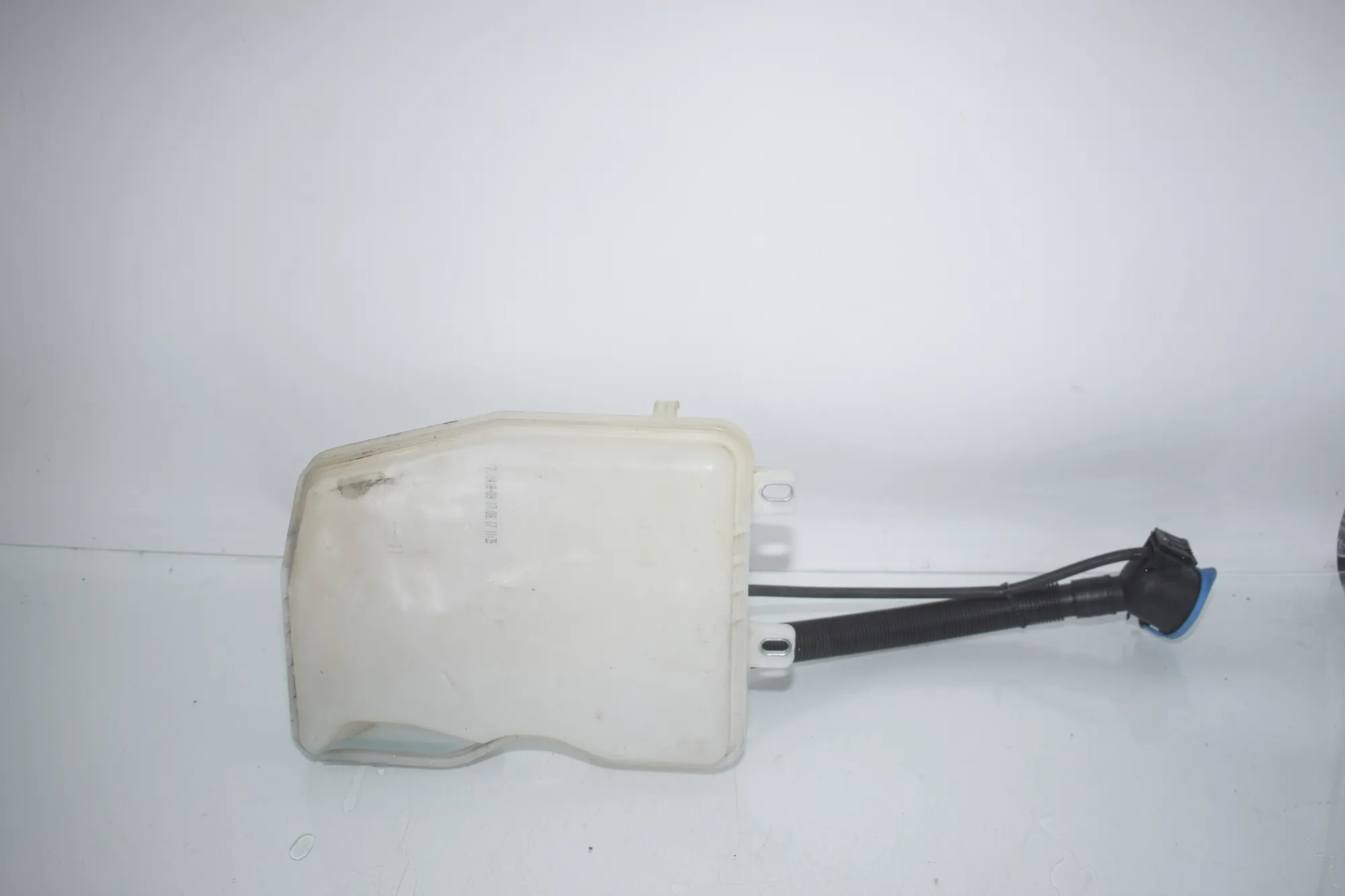 Window Washer Tank – OEM 7331418 · BMW 2 Active Tourer (F45) BMW 2 Active Tourer (F45) 216 i 2017