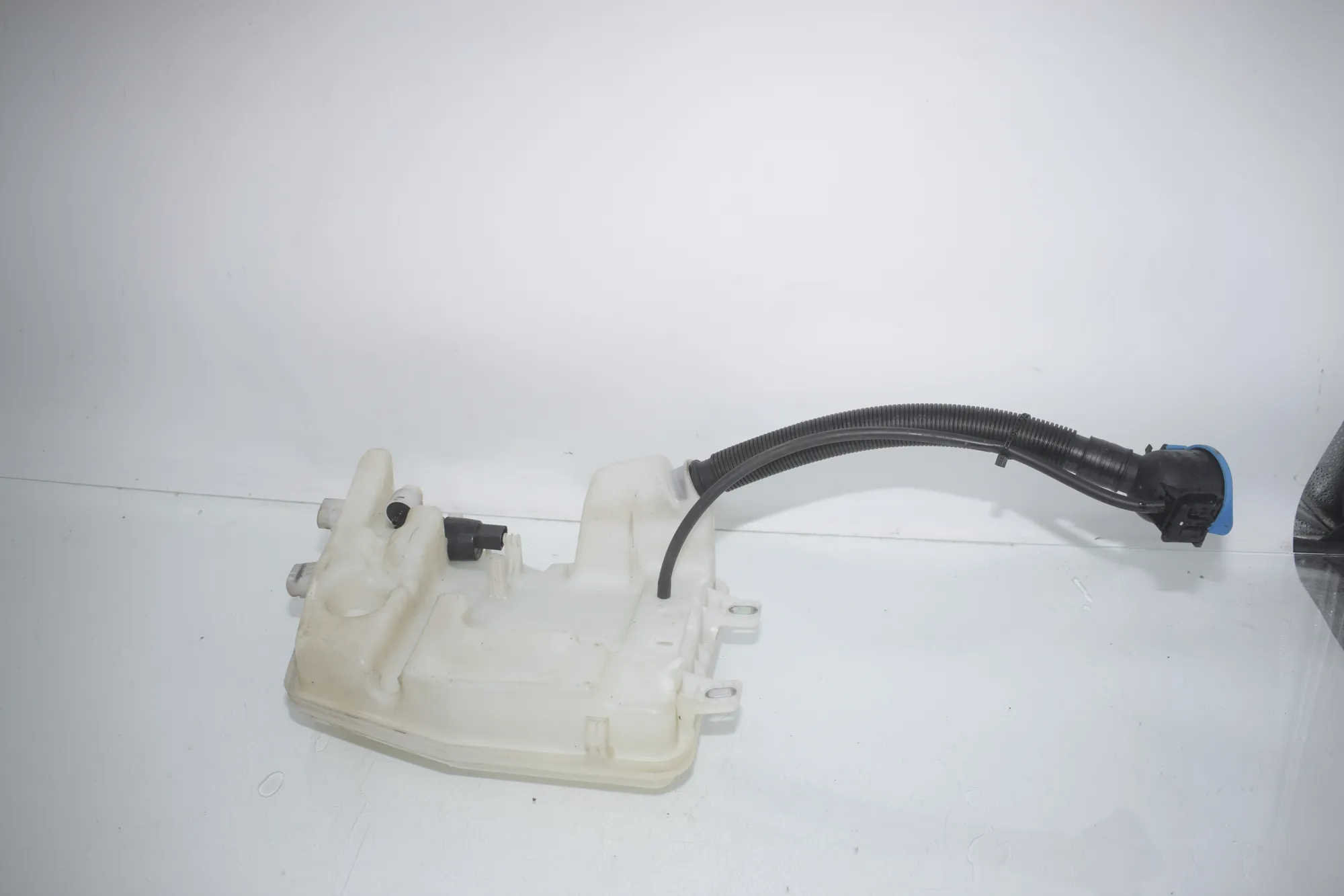 Window Washer Tank – OEM 7331418 · BMW 2 Active Tourer (F45) BMW 2 Active Tourer (F45) 216 i 2017 – 2